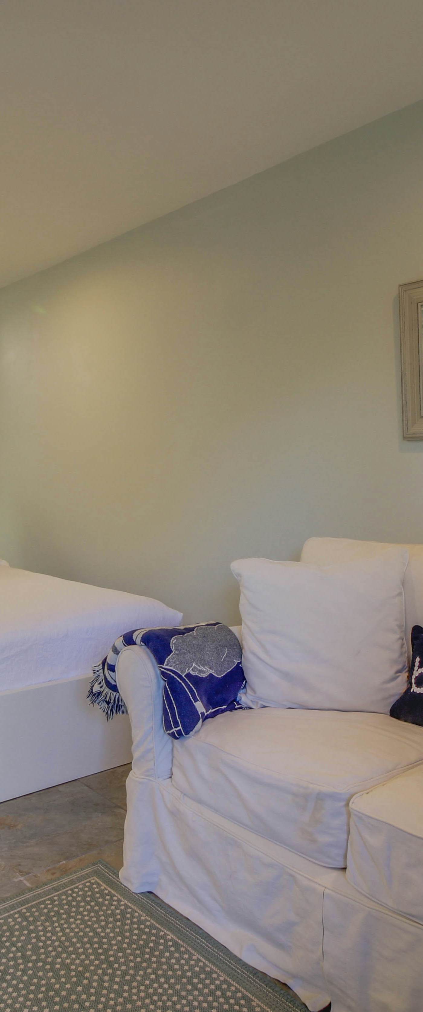 Completely Remodeled Beachside Studio with Pool - Snowbirds Welcome