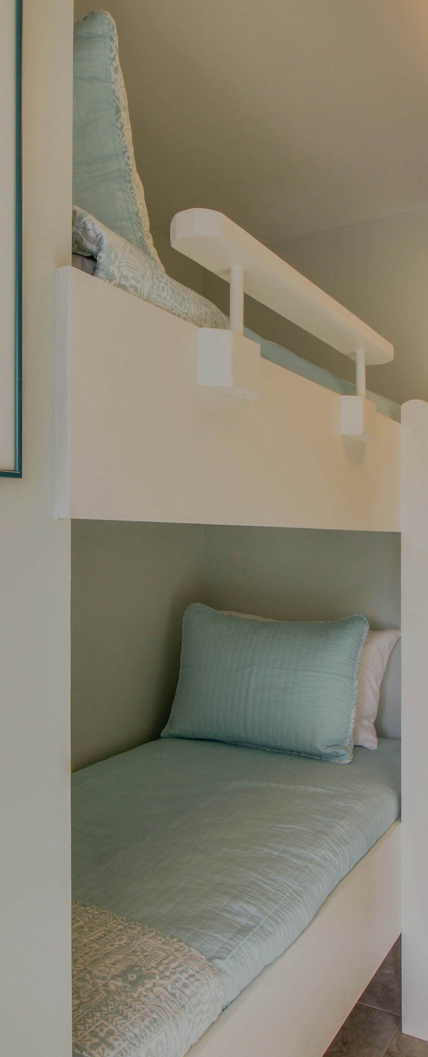 Completely Remodeled Beachside Studio with Pool - Snowbirds Welcome