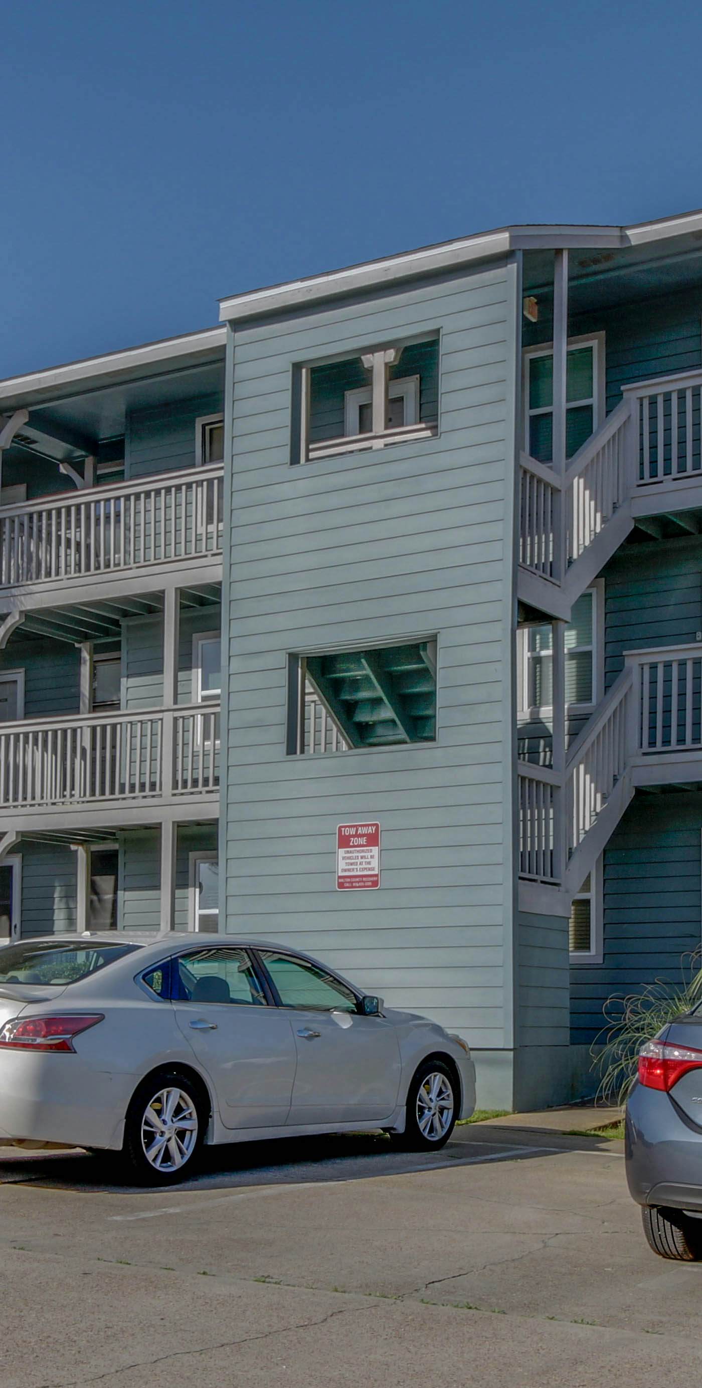 Completely Remodeled Beachside Studio with Pool - Snowbirds Welcome