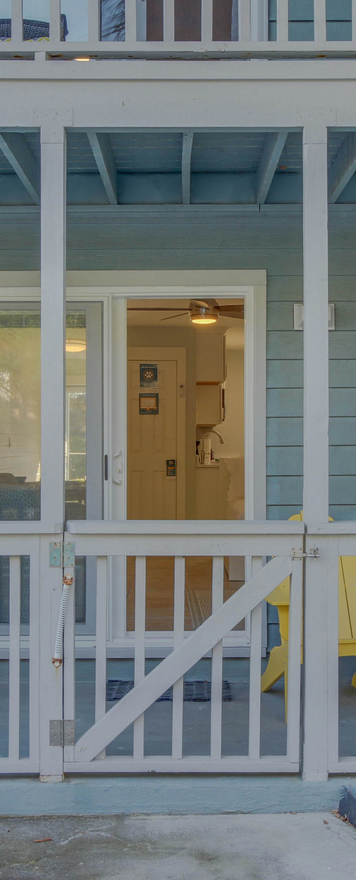 Completely Remodeled Beachside Studio with Pool - Snowbirds Welcome