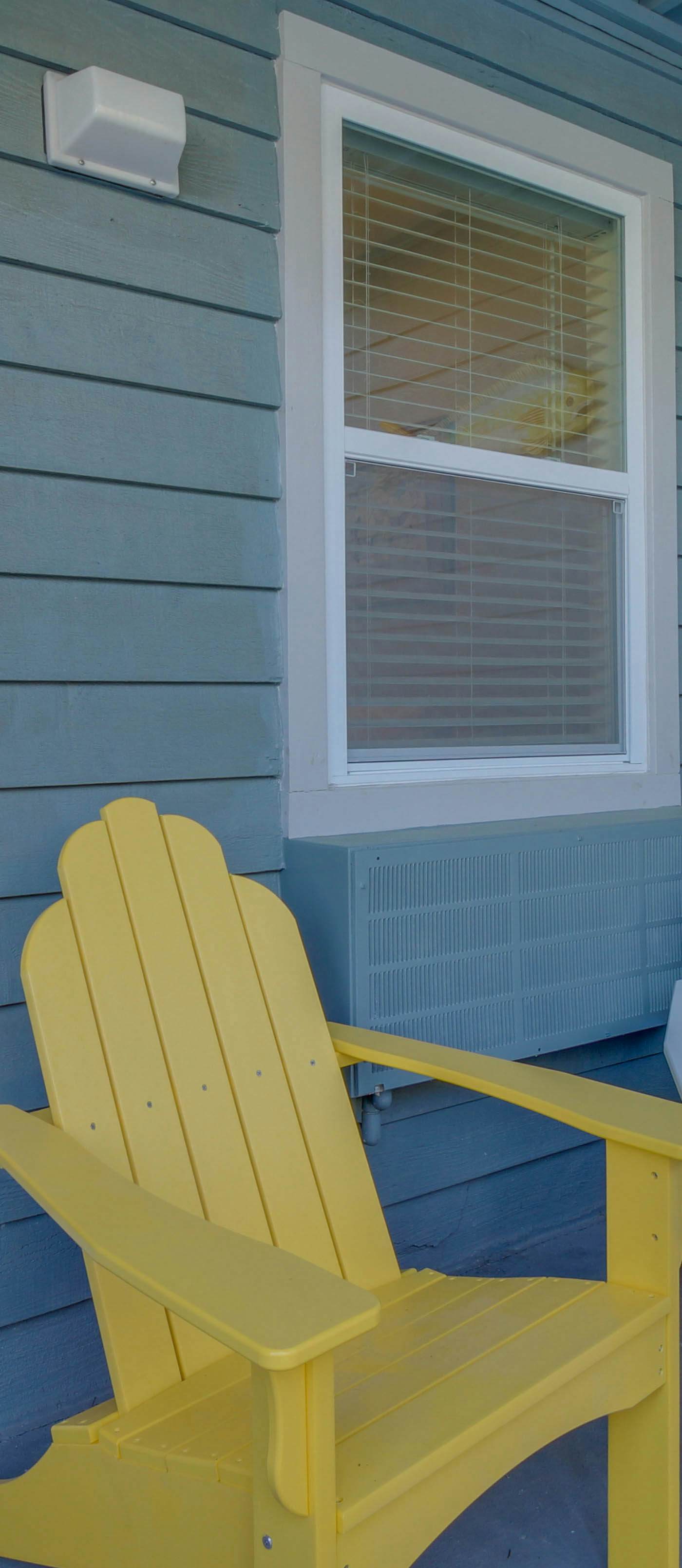 Completely Remodeled Beachside Studio with Pool - Snowbirds Welcome