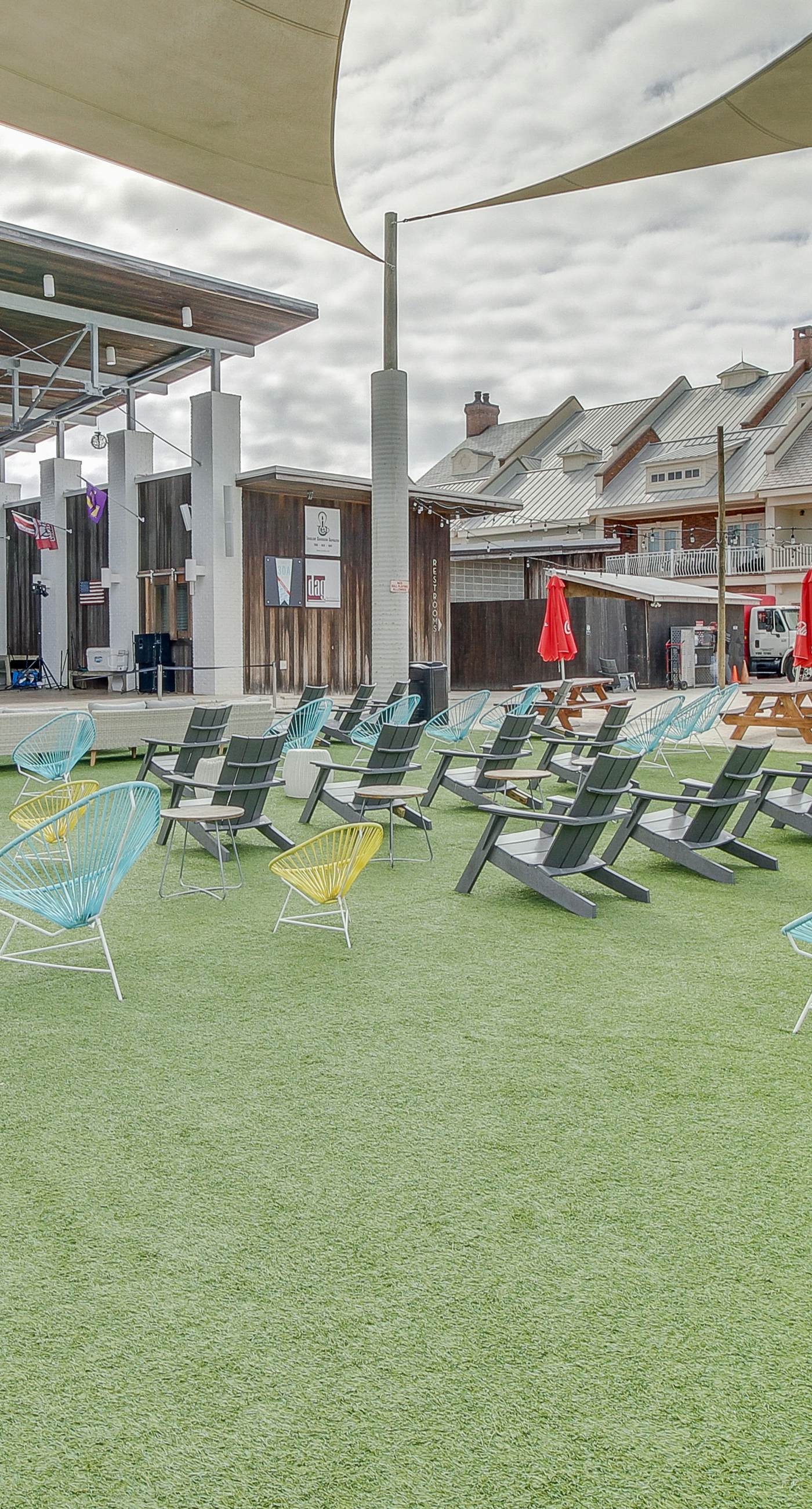 Completely Remodeled Beachside Studio with Pool - Snowbirds Welcome