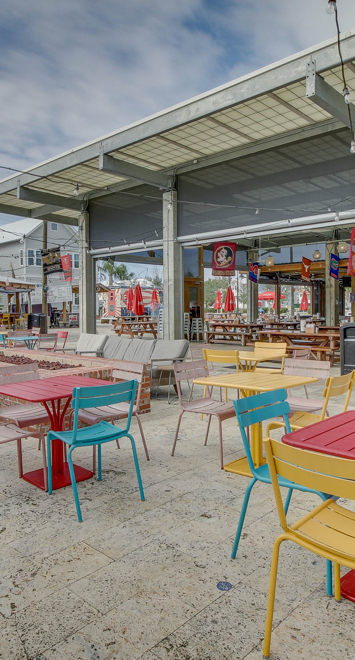 Completely Remodeled Beachside Studio with Pool - Snowbirds Welcome