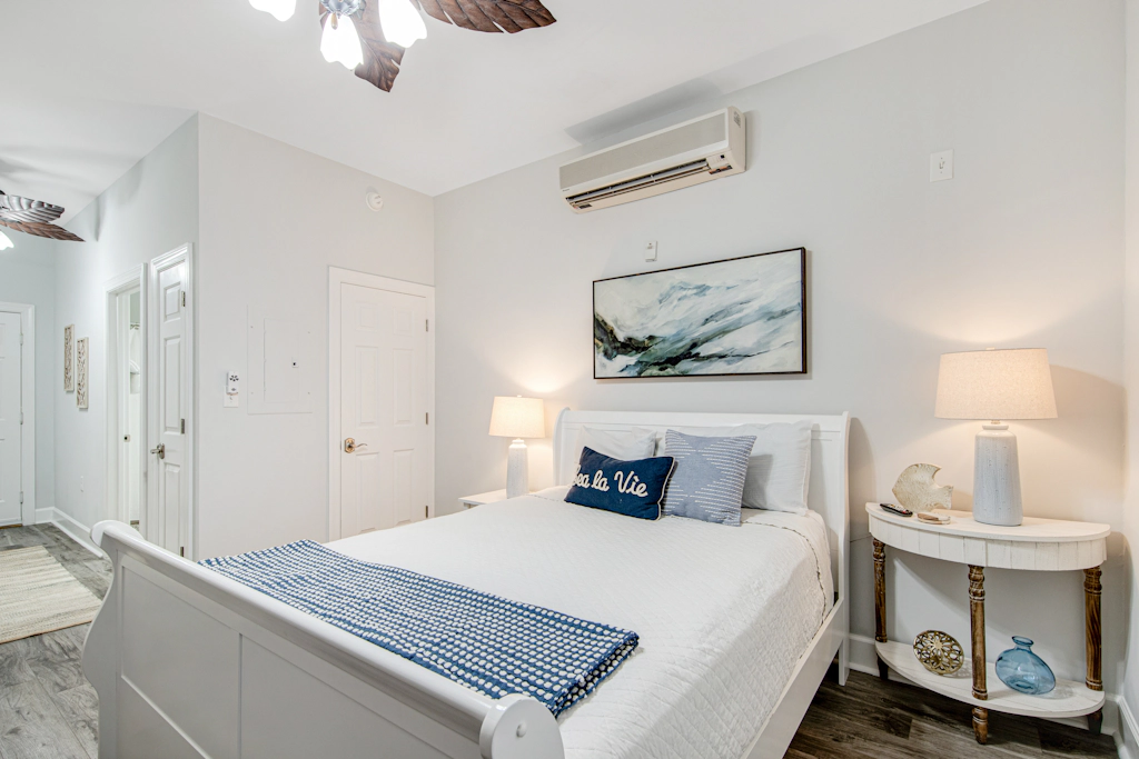 Peaceful studio with pool, convenient kitchenette, beach access & WiFi