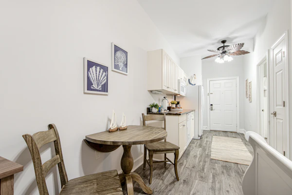 Peaceful studio with pool, convenient kitchenette, beach access & WiFi