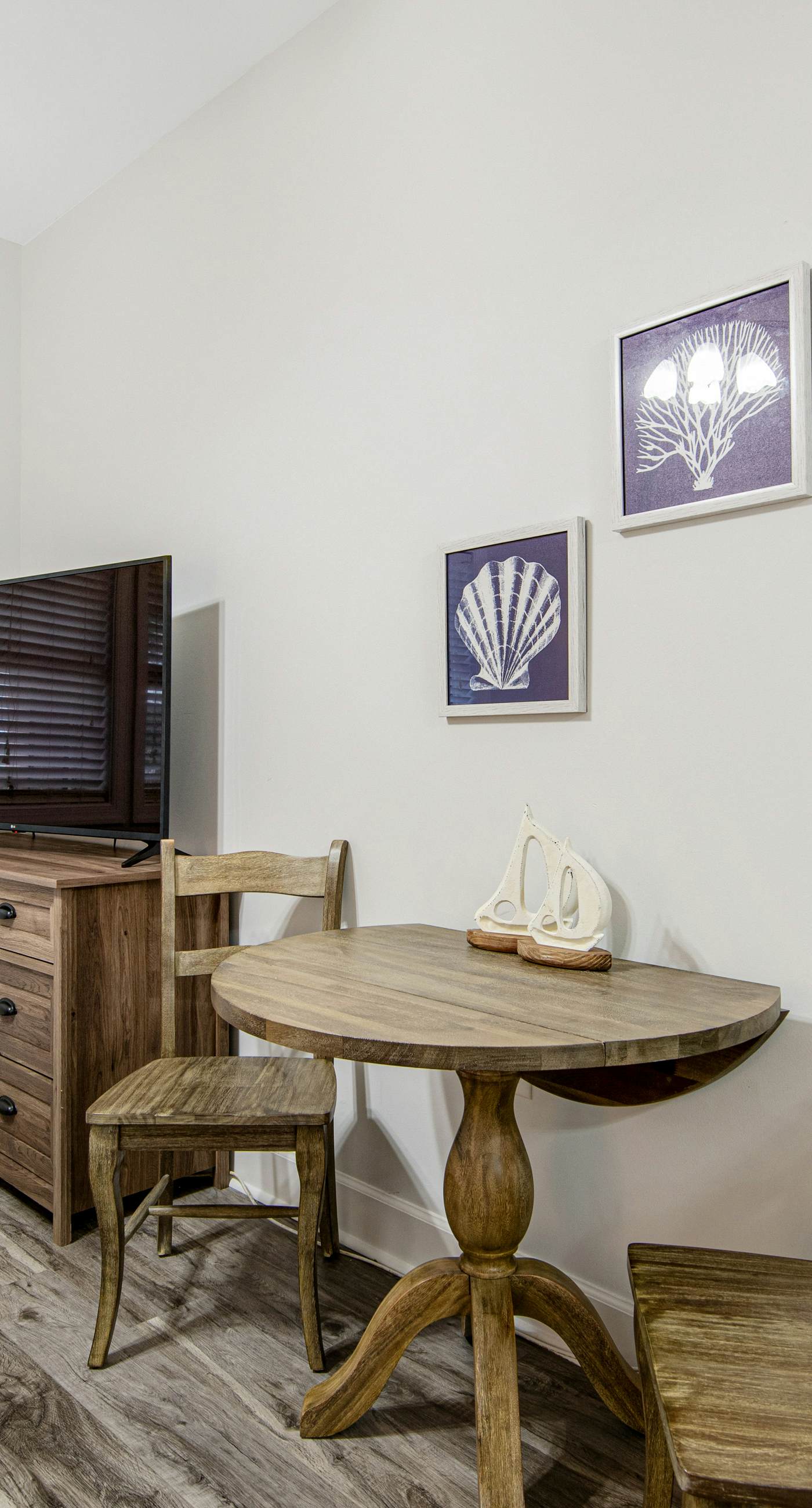 Peaceful studio with pool, convenient kitchenette, beach access & WiFi