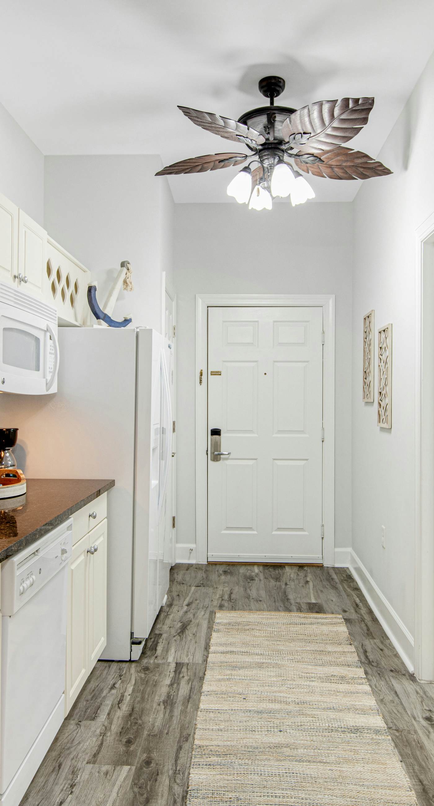 Peaceful studio with pool, convenient kitchenette, beach access & WiFi