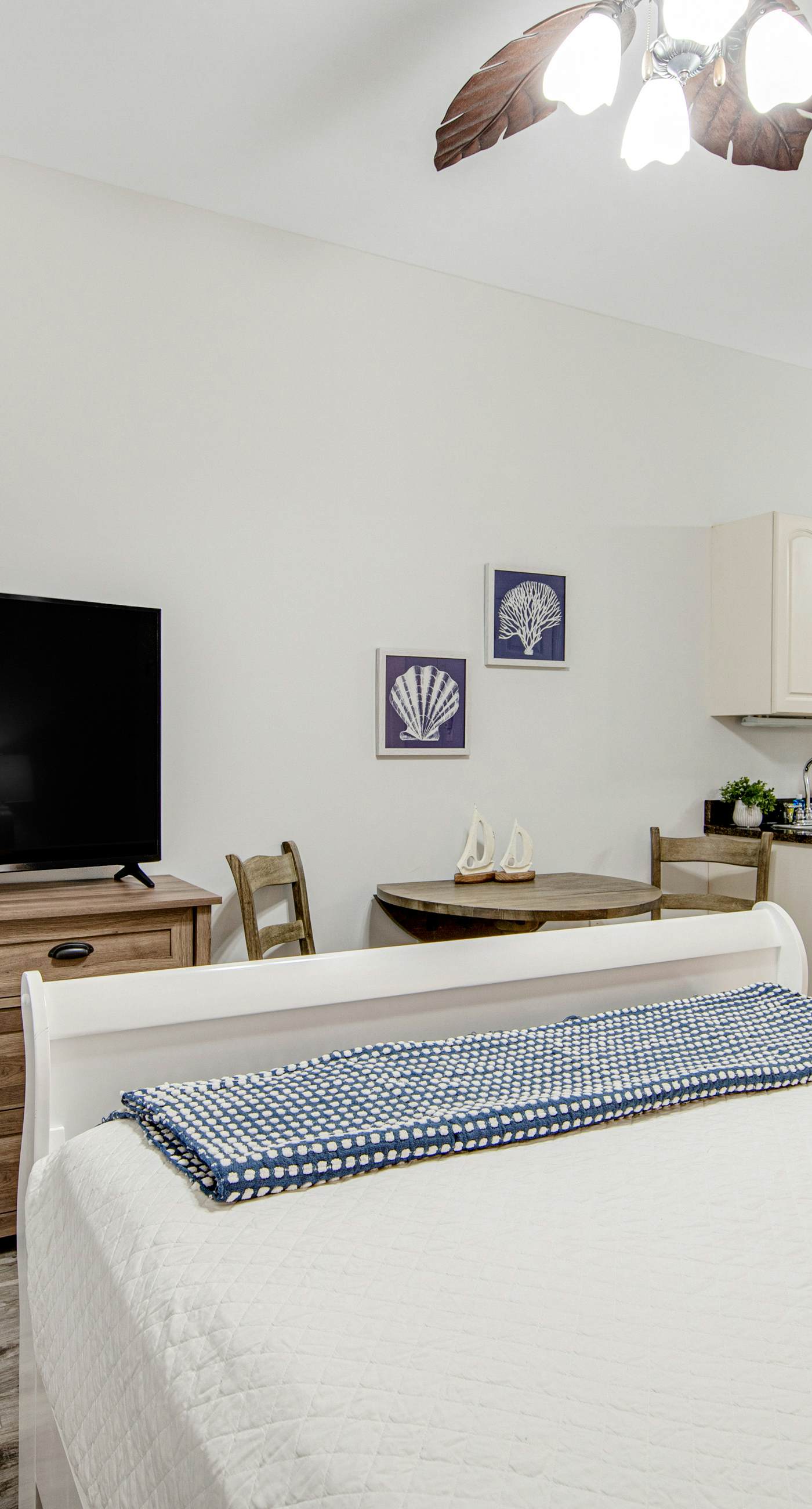 Peaceful studio with pool, convenient kitchenette, beach access & WiFi