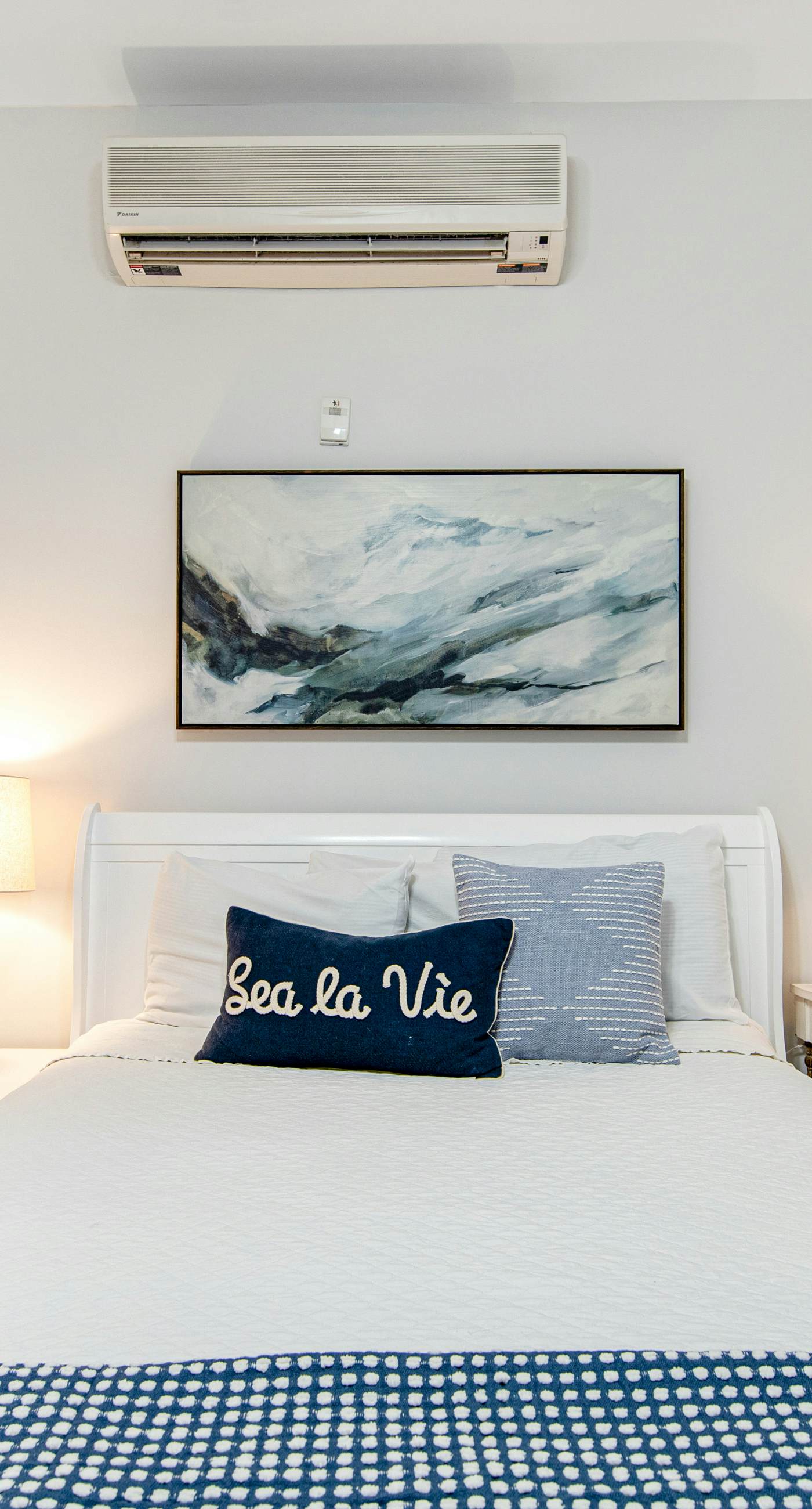 Peaceful studio with pool, convenient kitchenette, beach access & WiFi