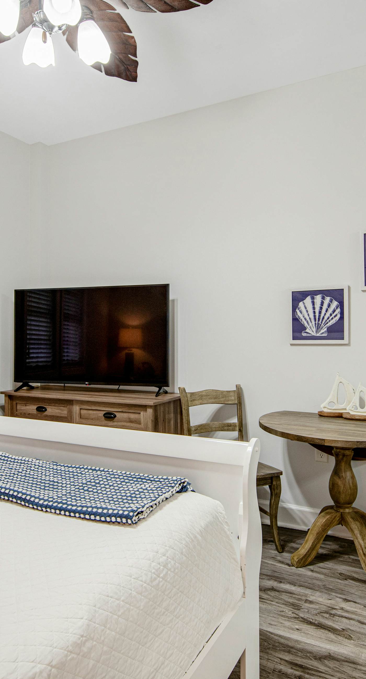 Peaceful studio with pool, convenient kitchenette, beach access & WiFi