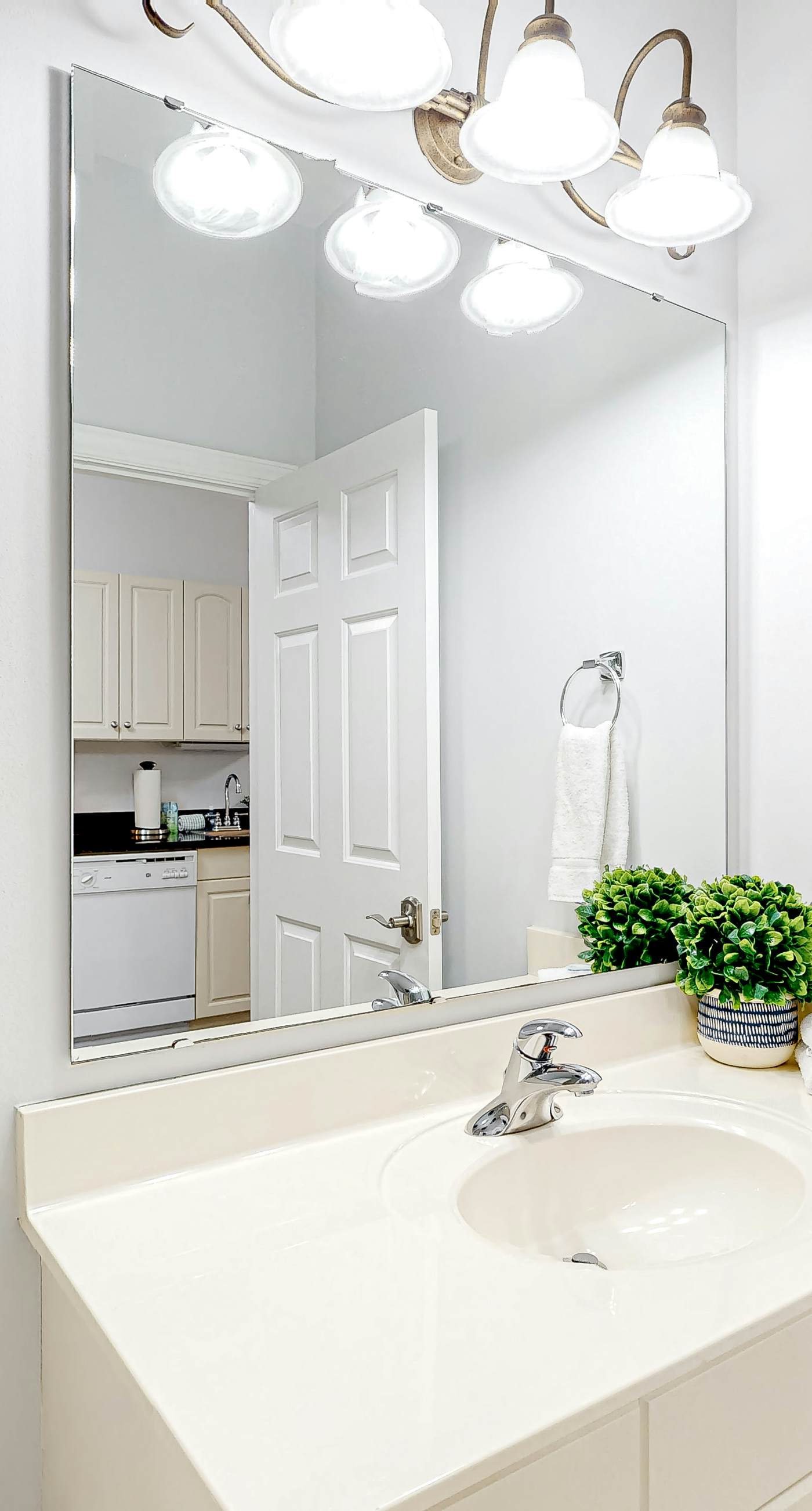 Peaceful studio with pool, convenient kitchenette, beach access & WiFi