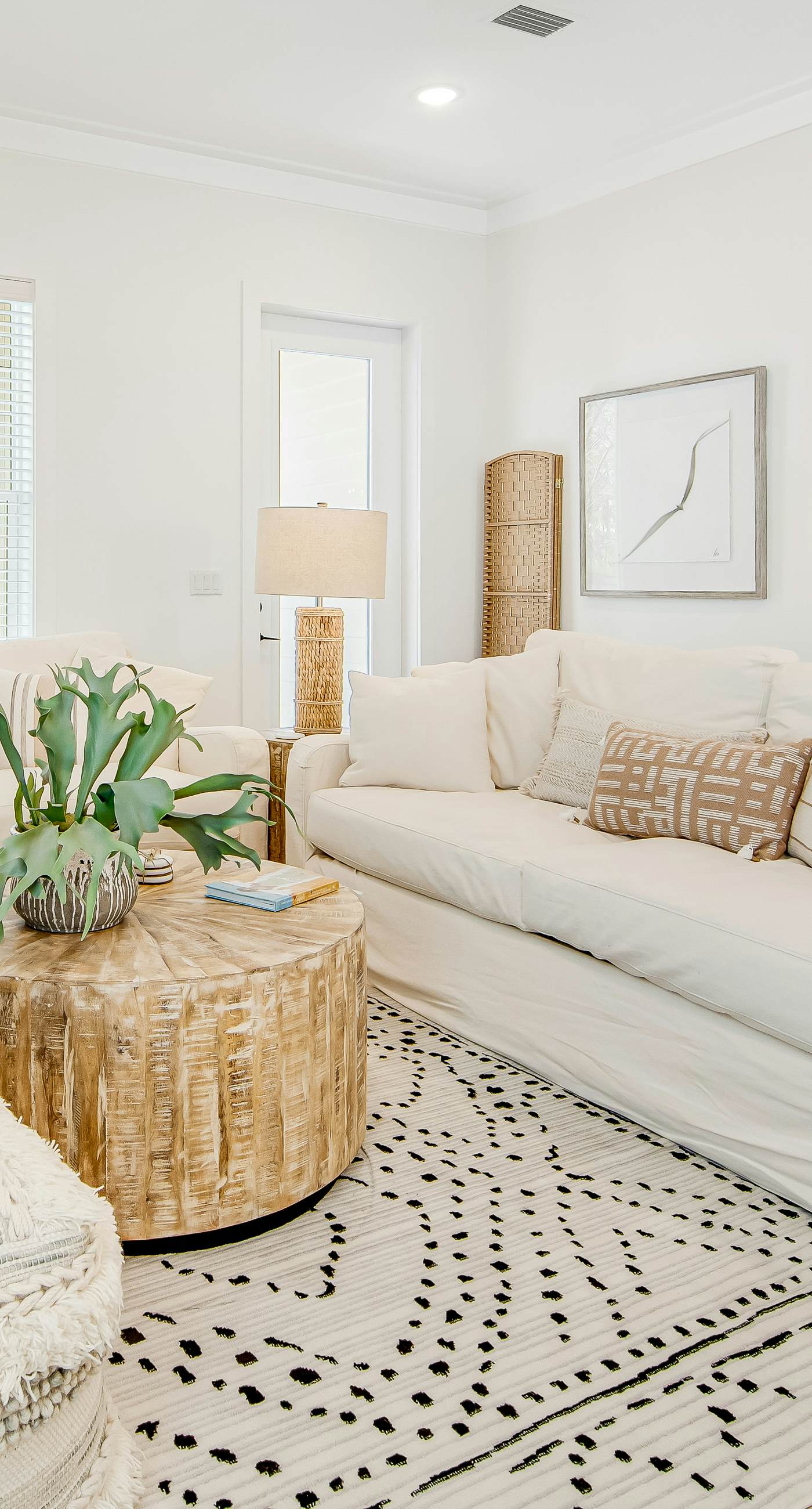 Dog-friendly home with community pool, flat top grill, and custom coffee bar