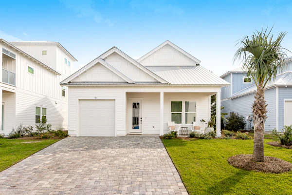 Dog-friendly home with community pool, flat top grill, and custom coffee bar