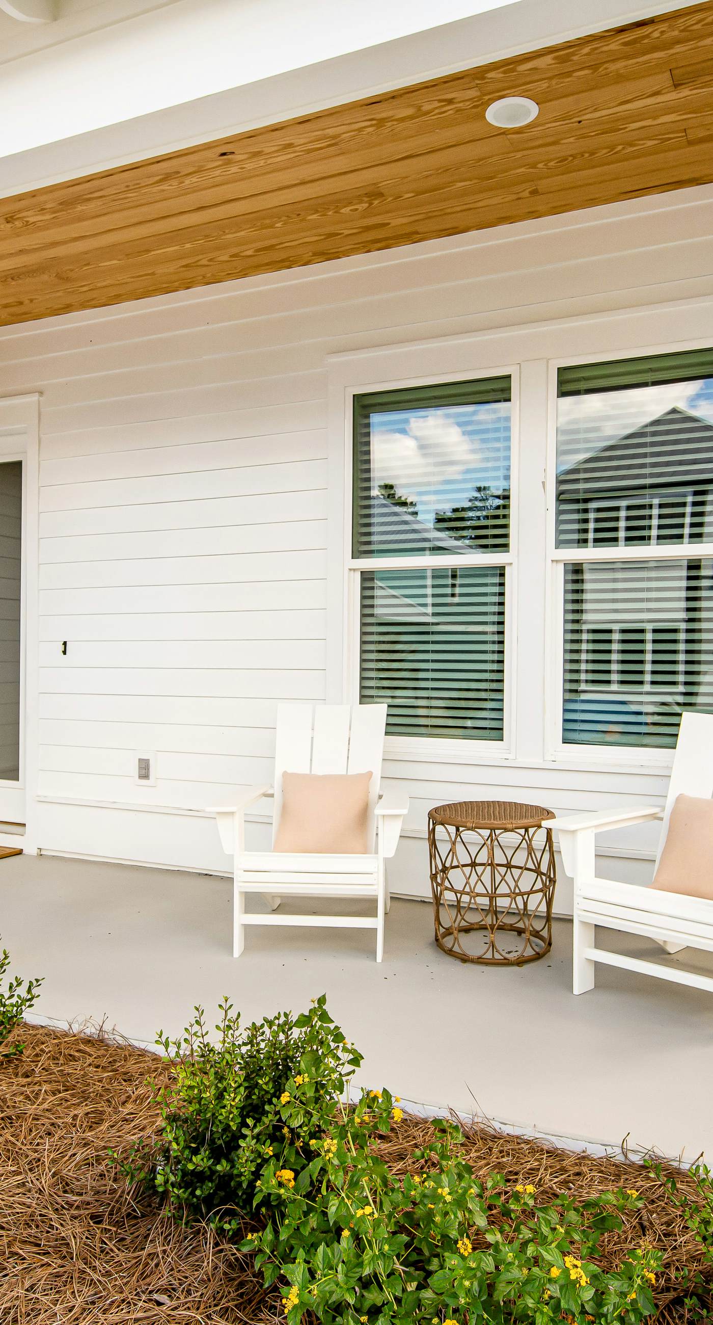 Dog-friendly home with community pool, flat top grill, and custom coffee bar