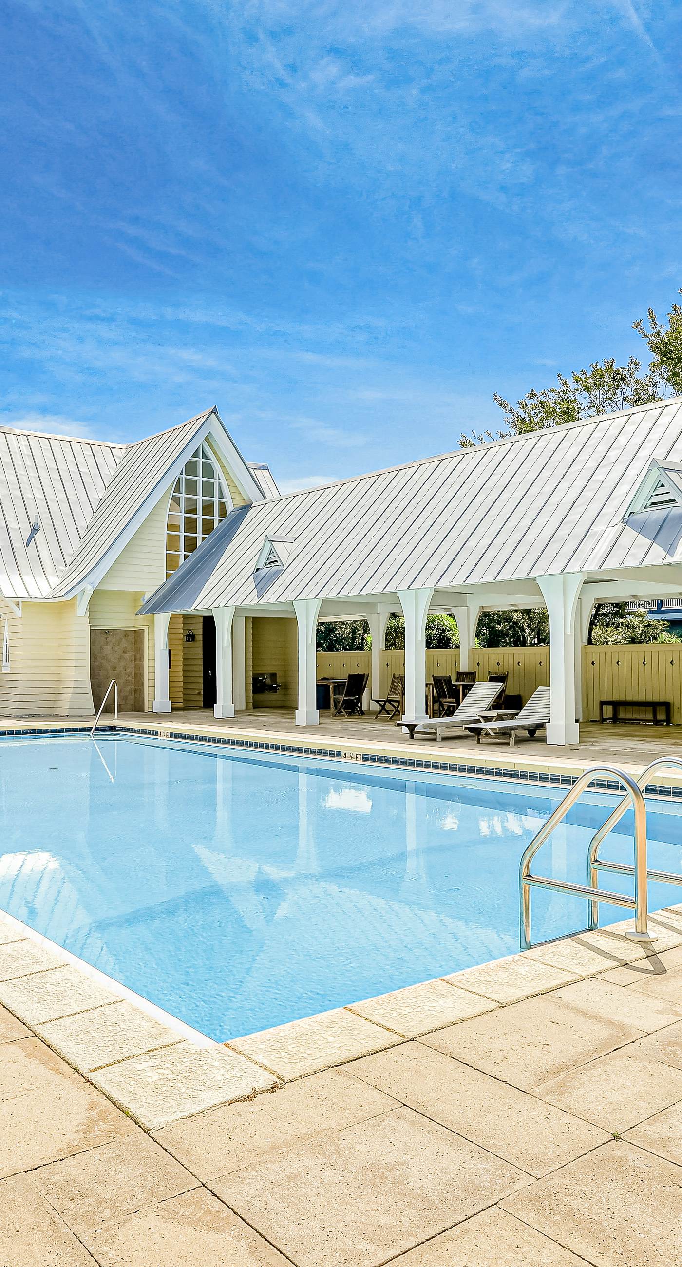 Dog-friendly home with community pool, flat top grill, and custom coffee bar