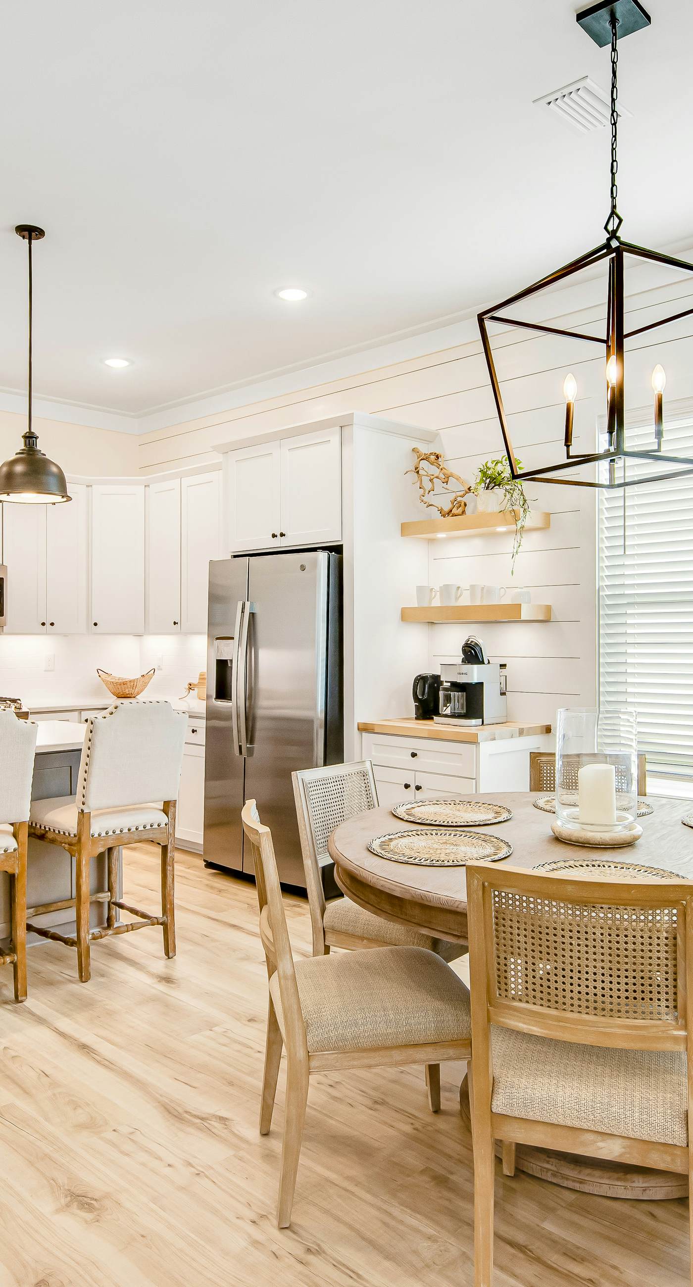 Dog-friendly home with community pool, flat top grill, and custom coffee bar