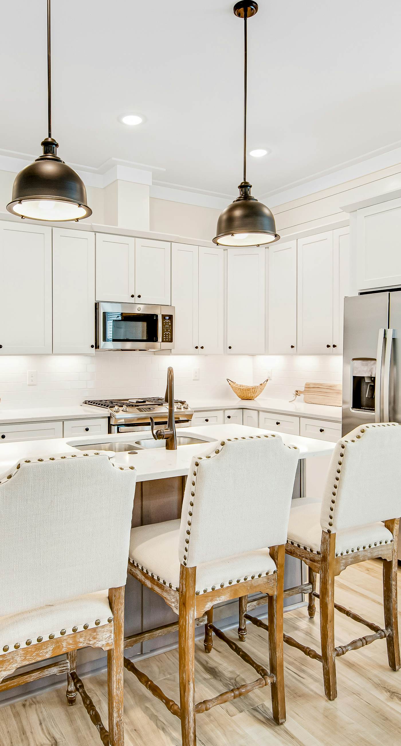 Dog-friendly home with community pool, flat top grill, and custom coffee bar