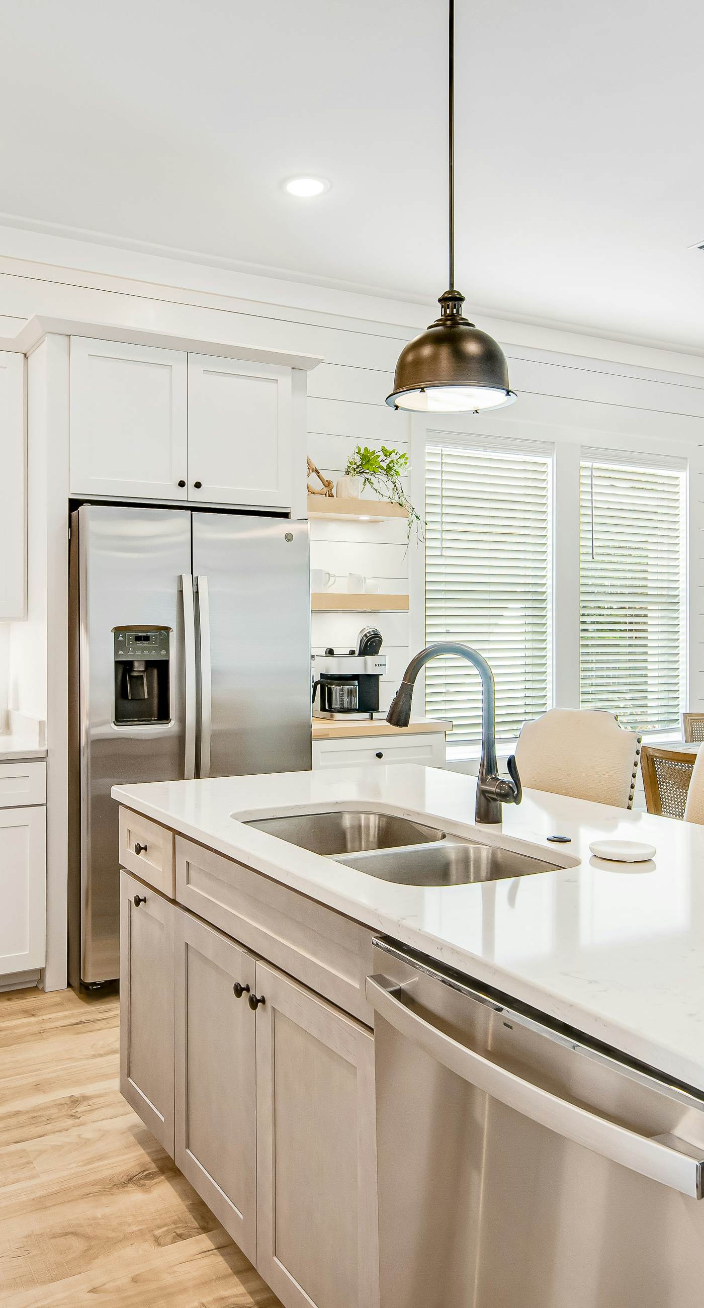 Dog-friendly home with community pool, flat top grill, and custom coffee bar