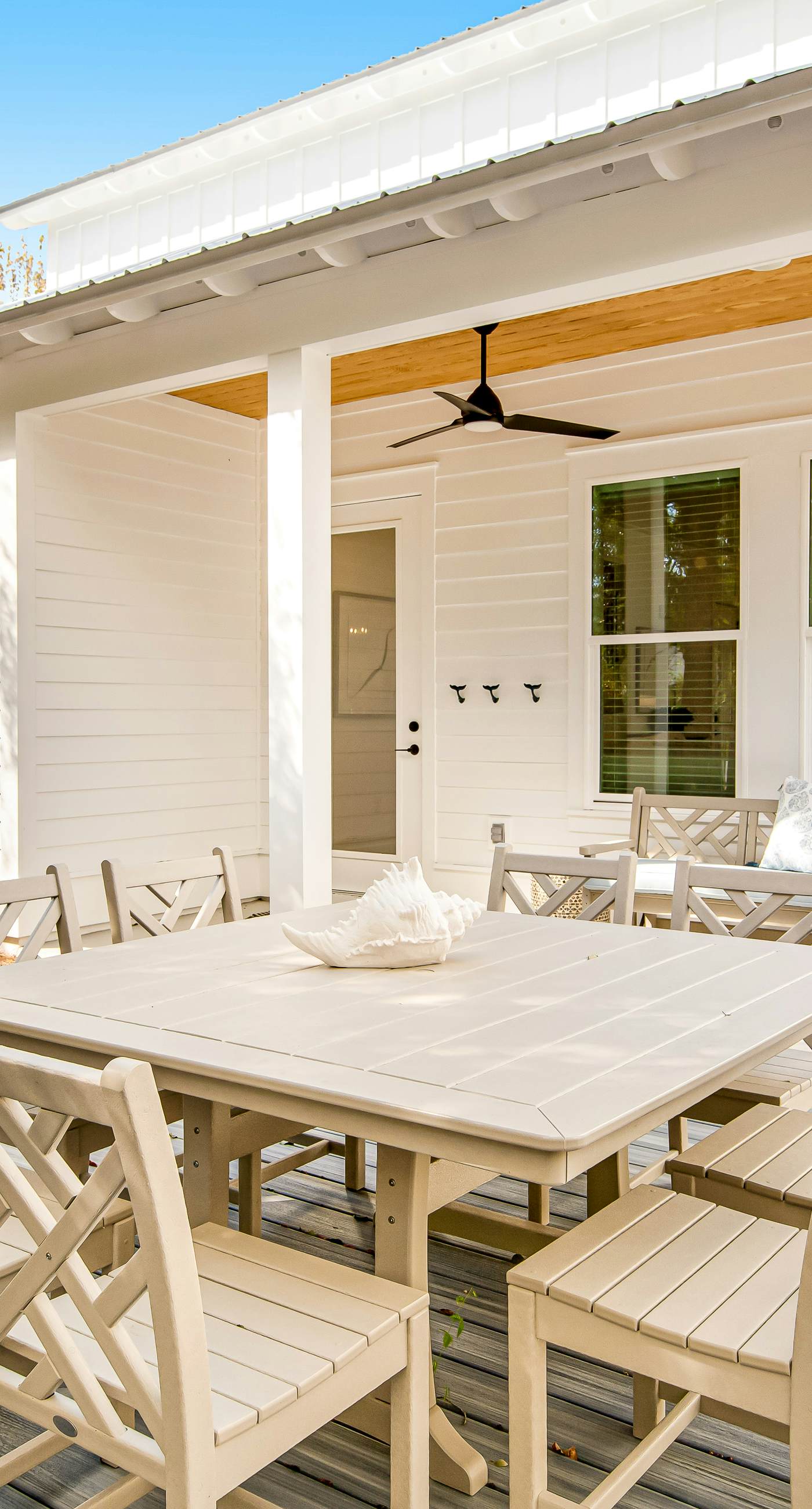 Dog-friendly home with community pool, flat top grill, and custom coffee bar