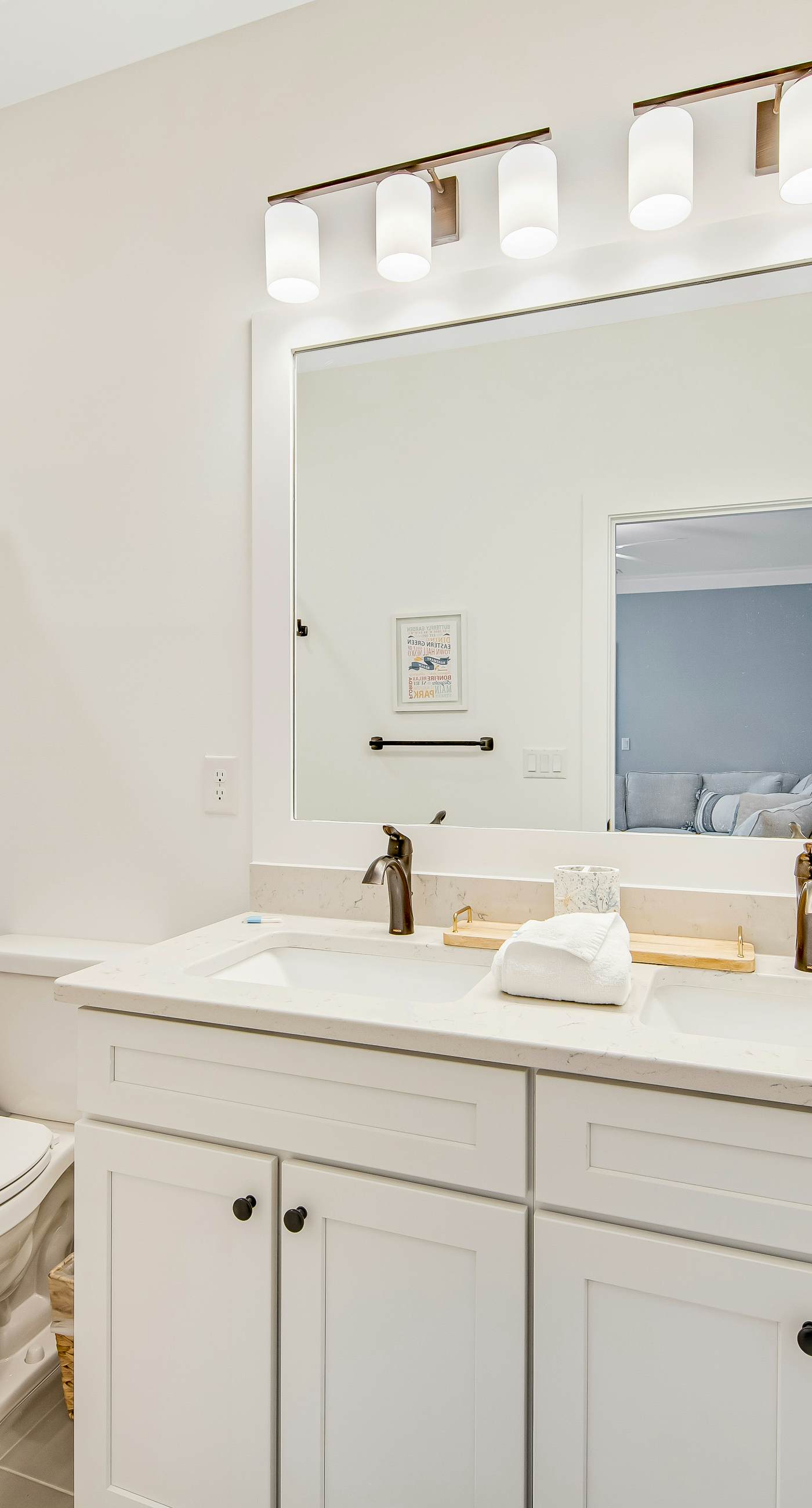 Dog-friendly home with community pool, flat top grill, and custom coffee bar