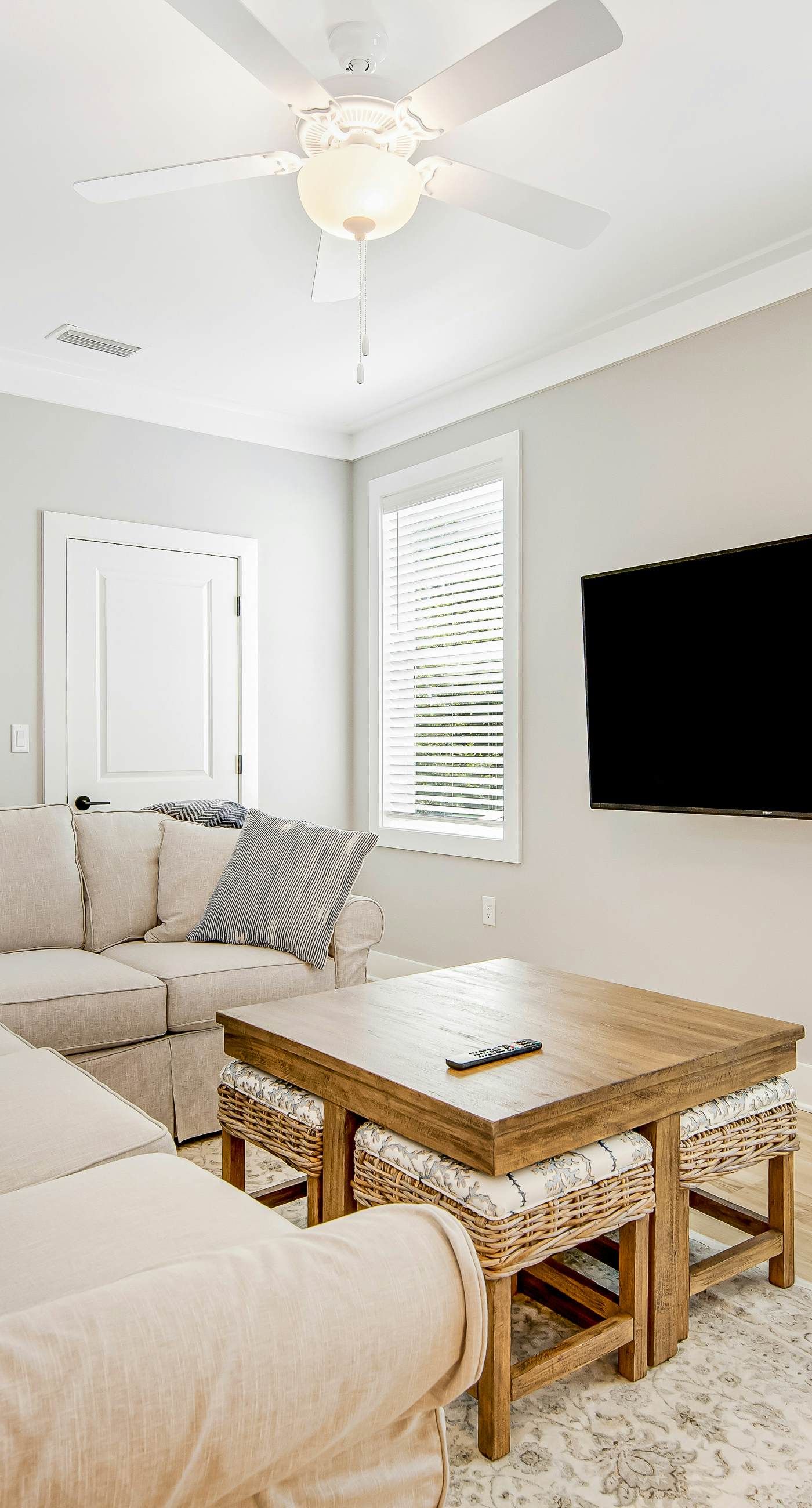 Dog-friendly home with community pool, flat top grill, and custom coffee bar