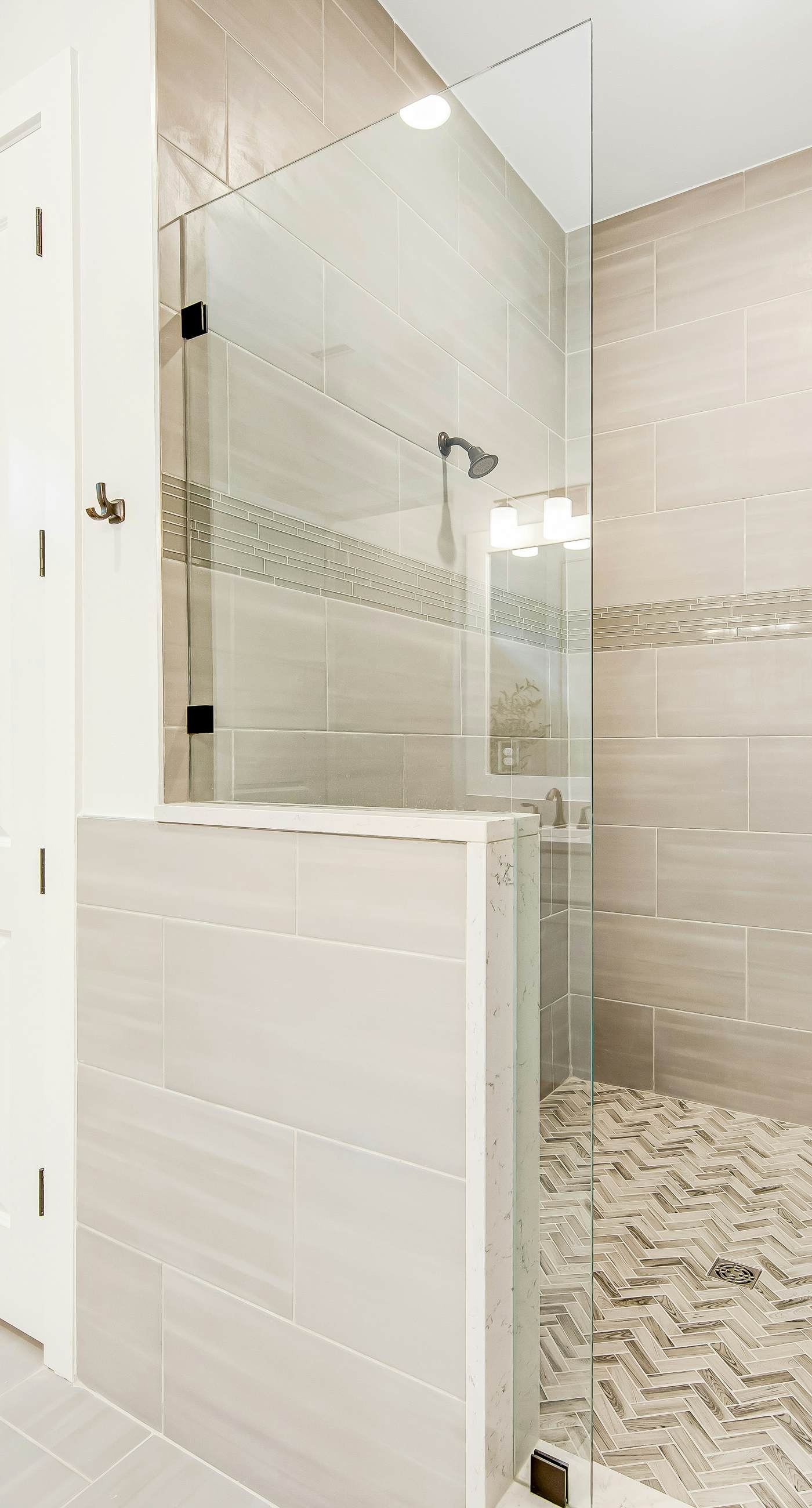 Dog-friendly home with community pool, flat top grill, and custom coffee bar