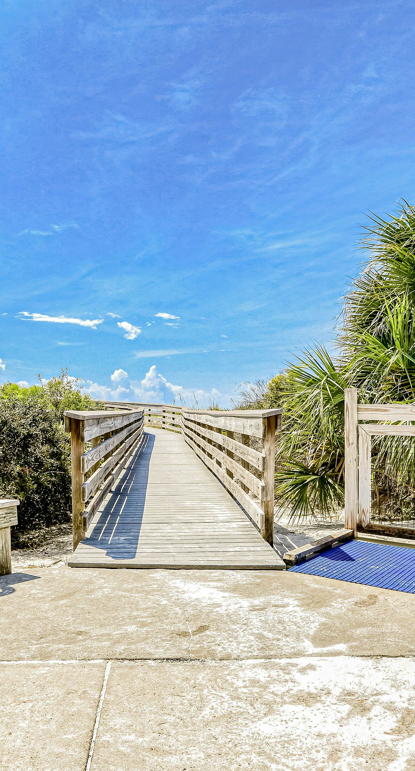 Dog-friendly home with community pool, flat top grill, and custom coffee bar