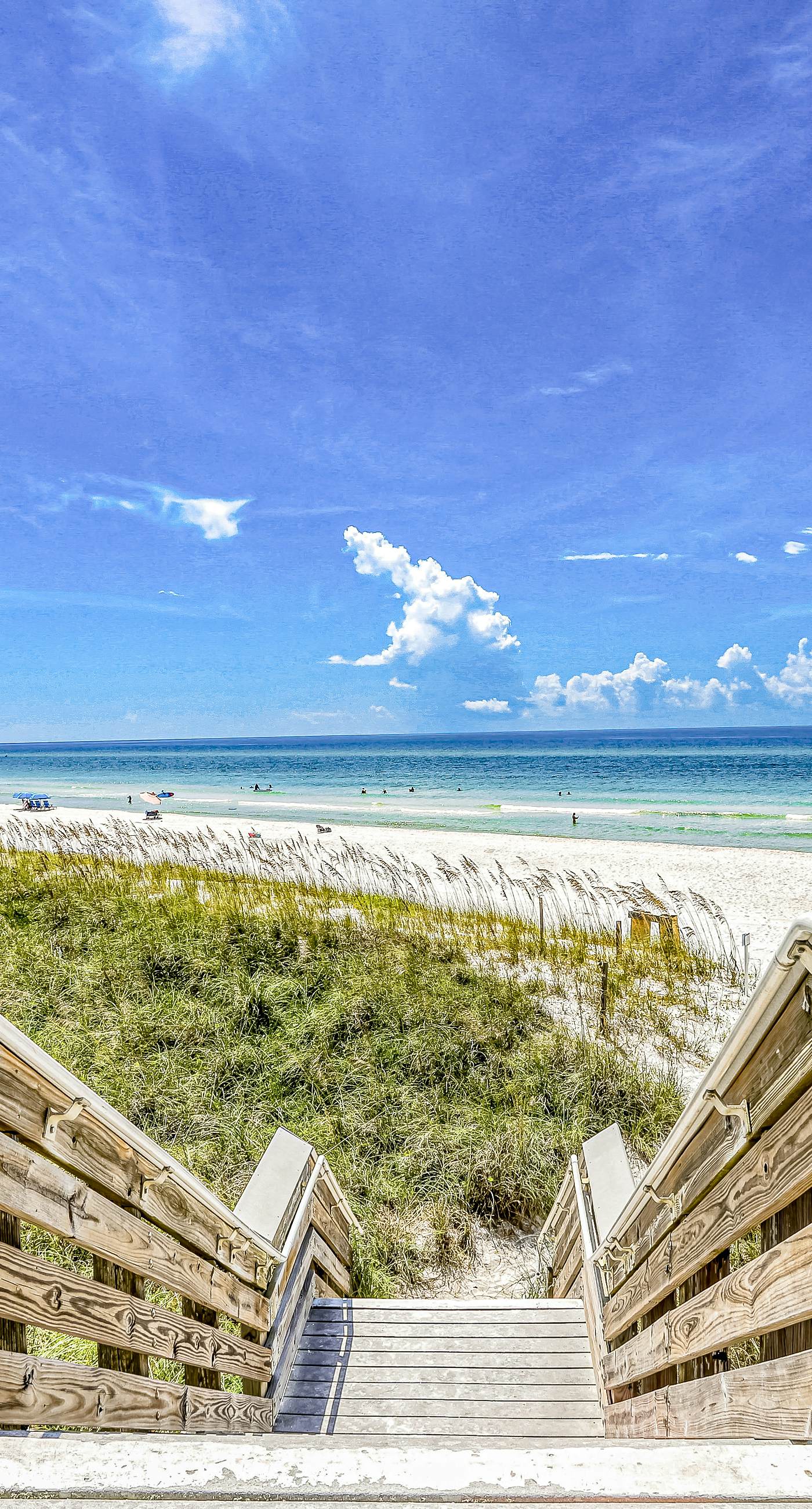 Dog-friendly home with community pool, flat top grill, and custom coffee bar