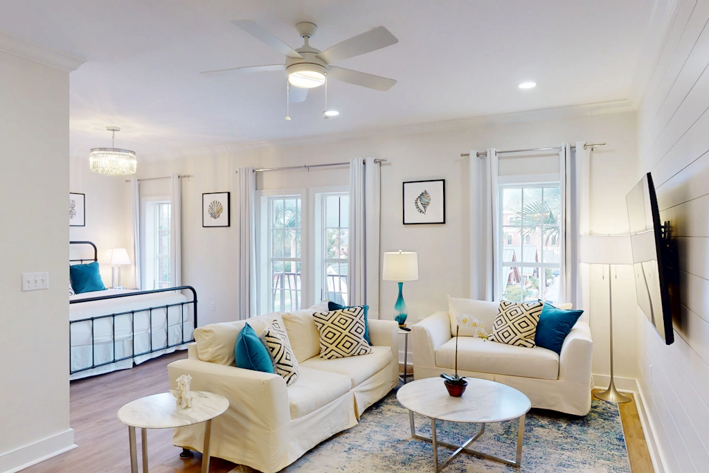 Spacious, sunny studio with central AC, pool, hot tub, beach tram & beach access