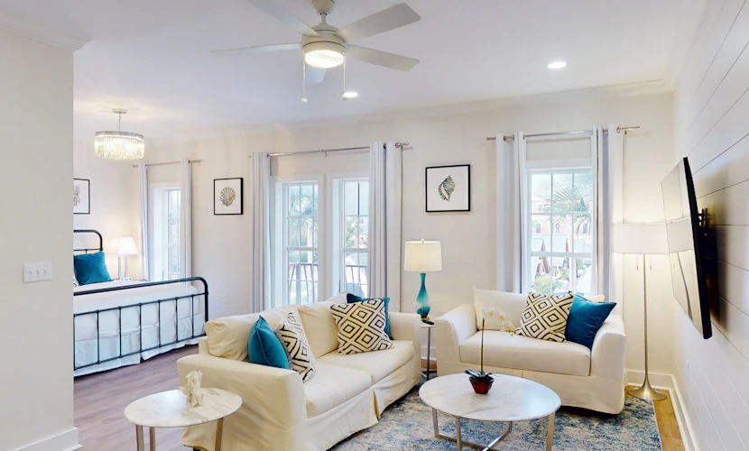 Spacious, sunny studio with central AC, pool, hot tub, beach tram & beach access