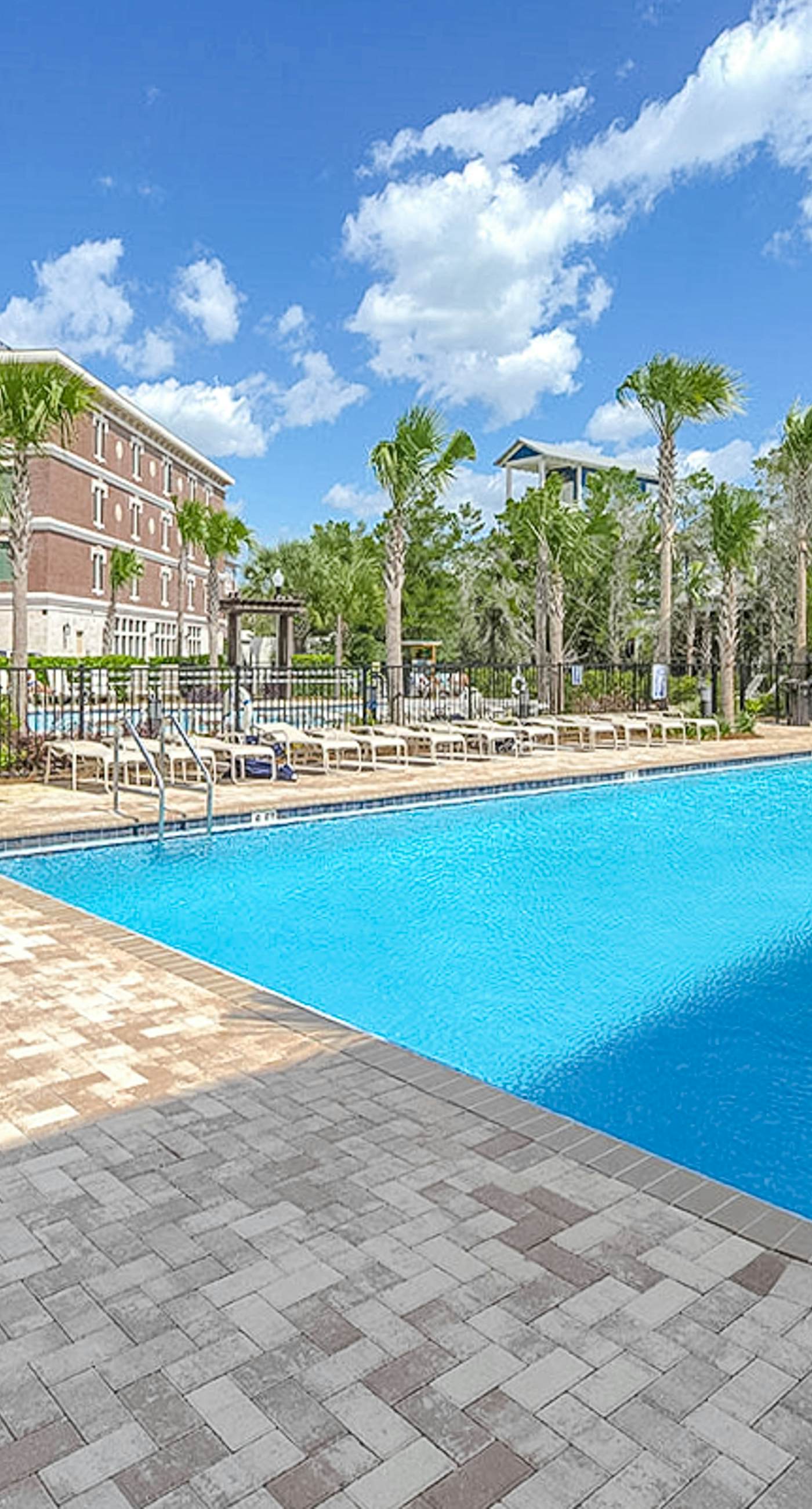 Spacious, sunny studio with central AC, pool, hot tub, beach tram & beach access