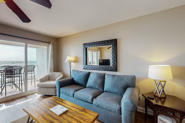 Charming gulf-front 2nd floor condo in South Walton Outdoor showers on-site