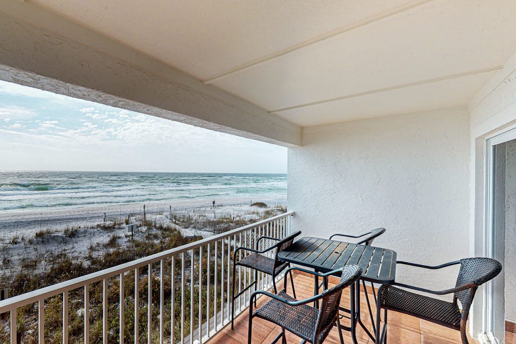 Charming gulf-front 2nd floor condo in South Walton Outdoor showers on-site