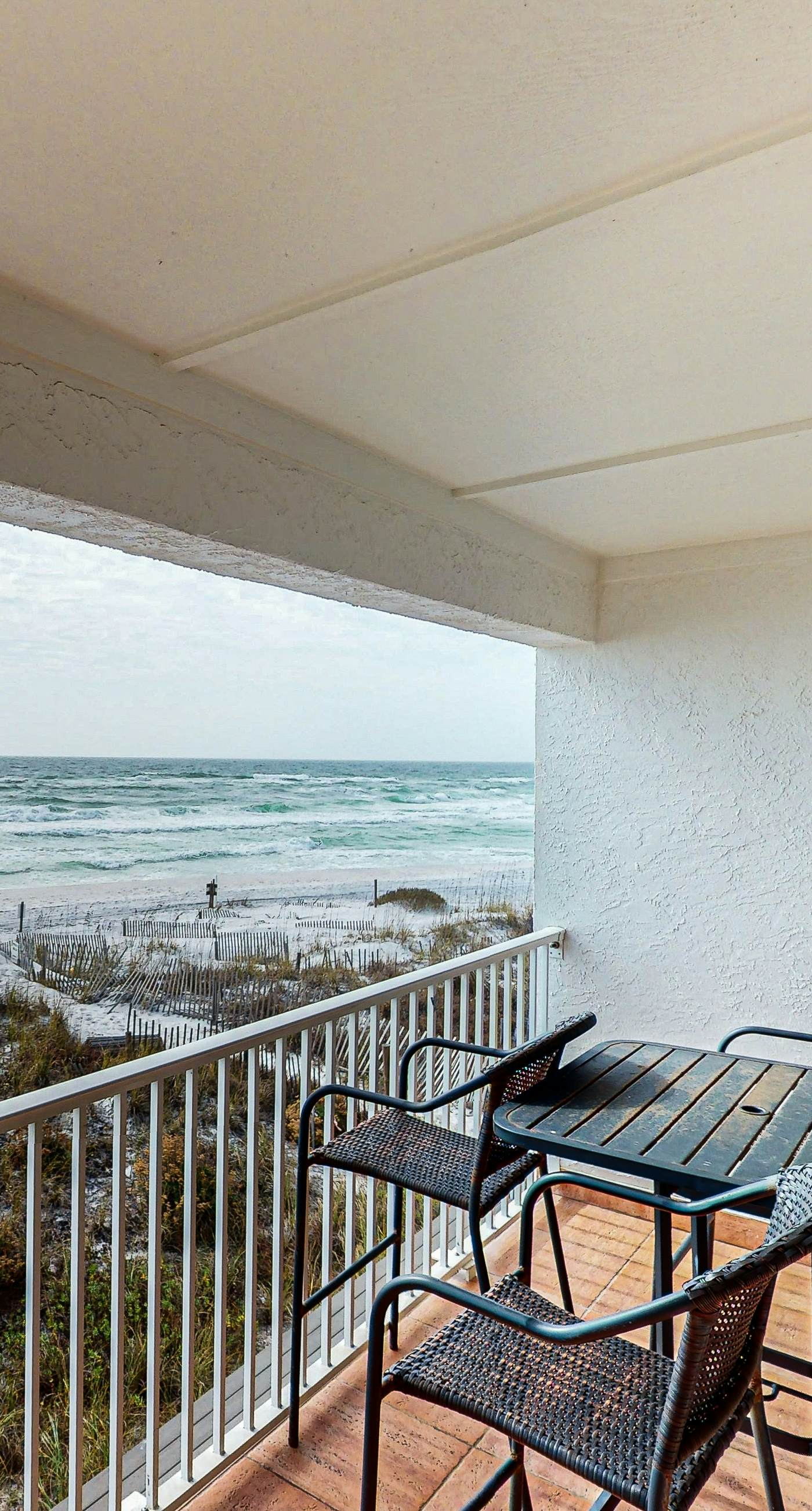 Charming gulf-front 2nd floor condo in South Walton Outdoor showers on-site