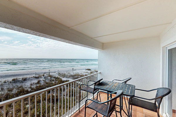 Charming gulf-front 2nd floor condo in South Walton Outdoor showers on-site