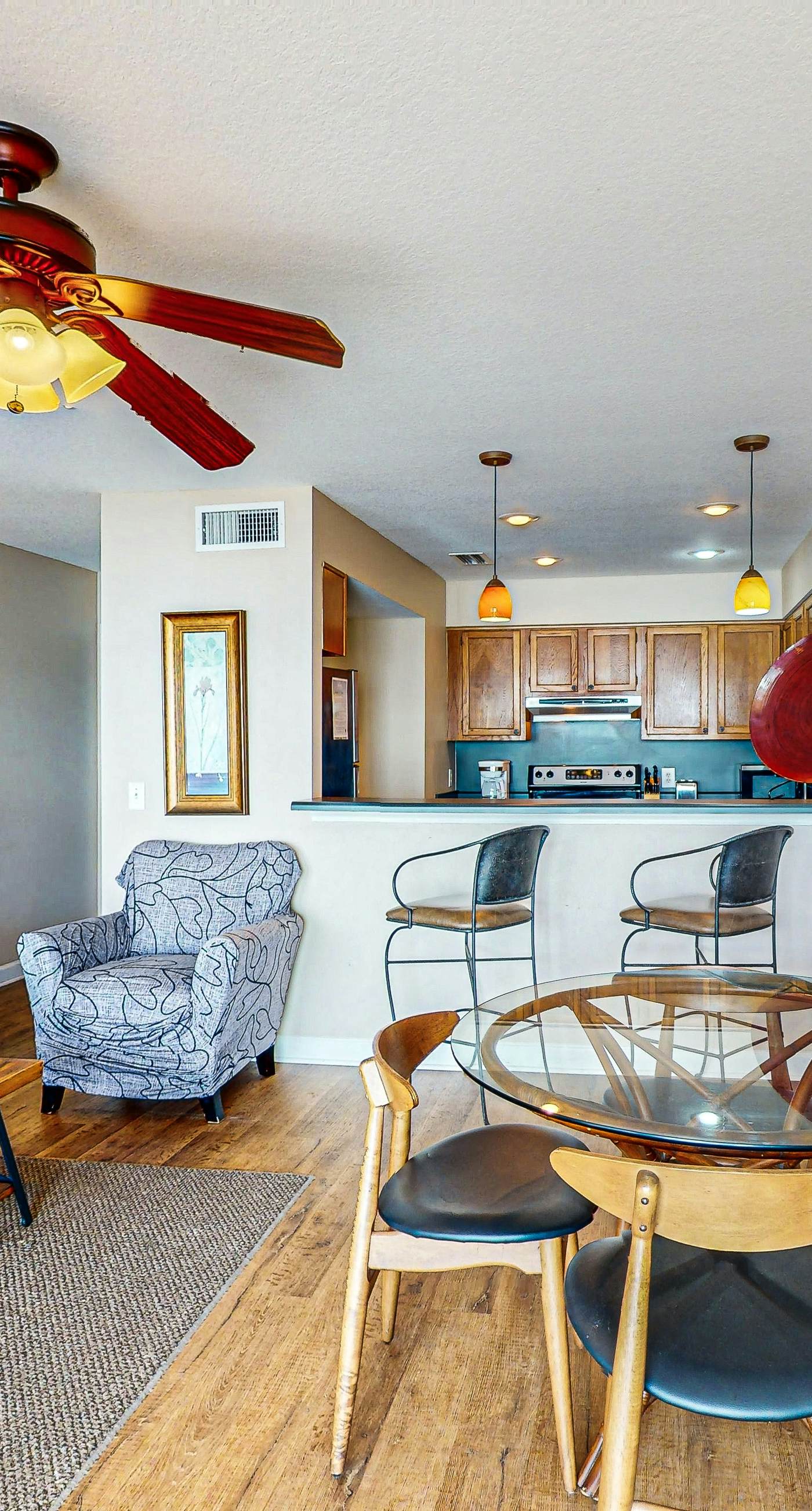 Charming gulf-front 2nd floor condo in South Walton Outdoor showers on-site