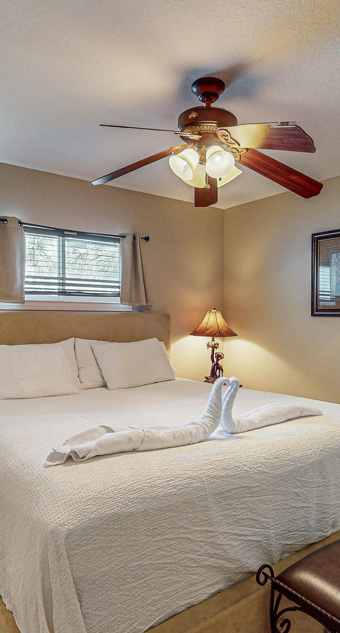 Charming gulf-front 2nd floor condo in South Walton Outdoor showers on-site