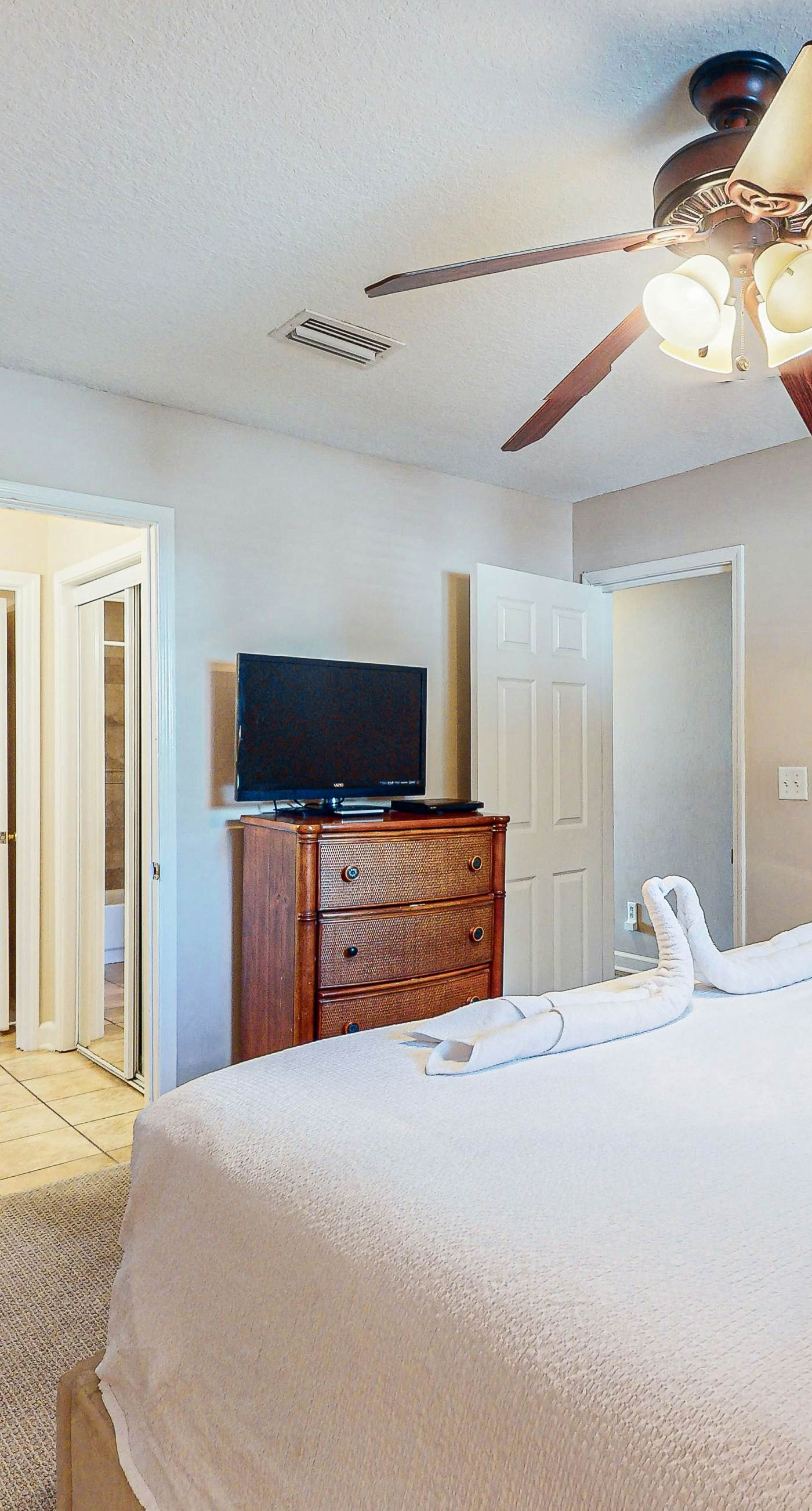 Charming gulf-front 2nd floor condo in South Walton Outdoor showers on-site