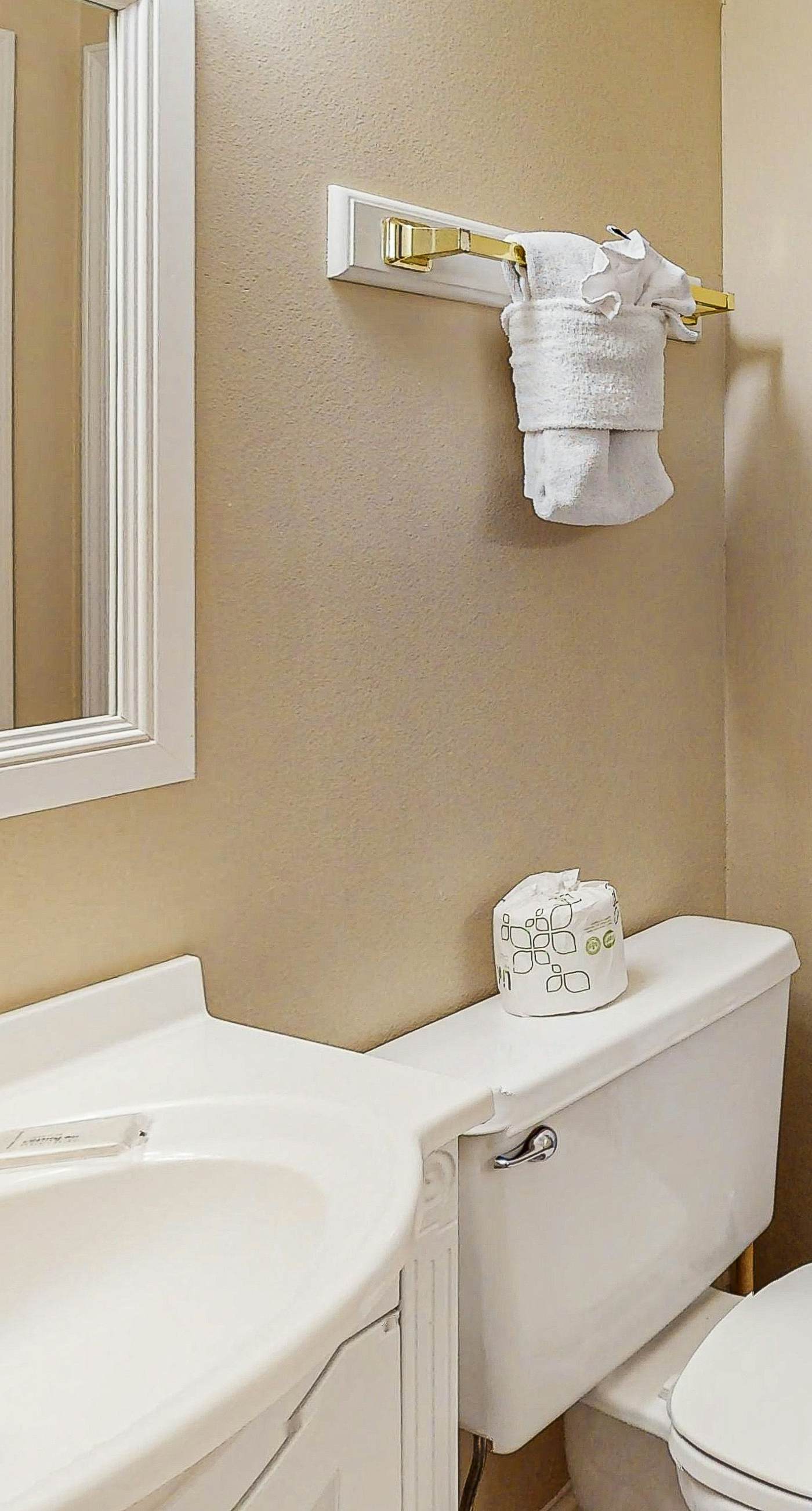 Charming gulf-front 2nd floor condo in South Walton Outdoor showers on-site