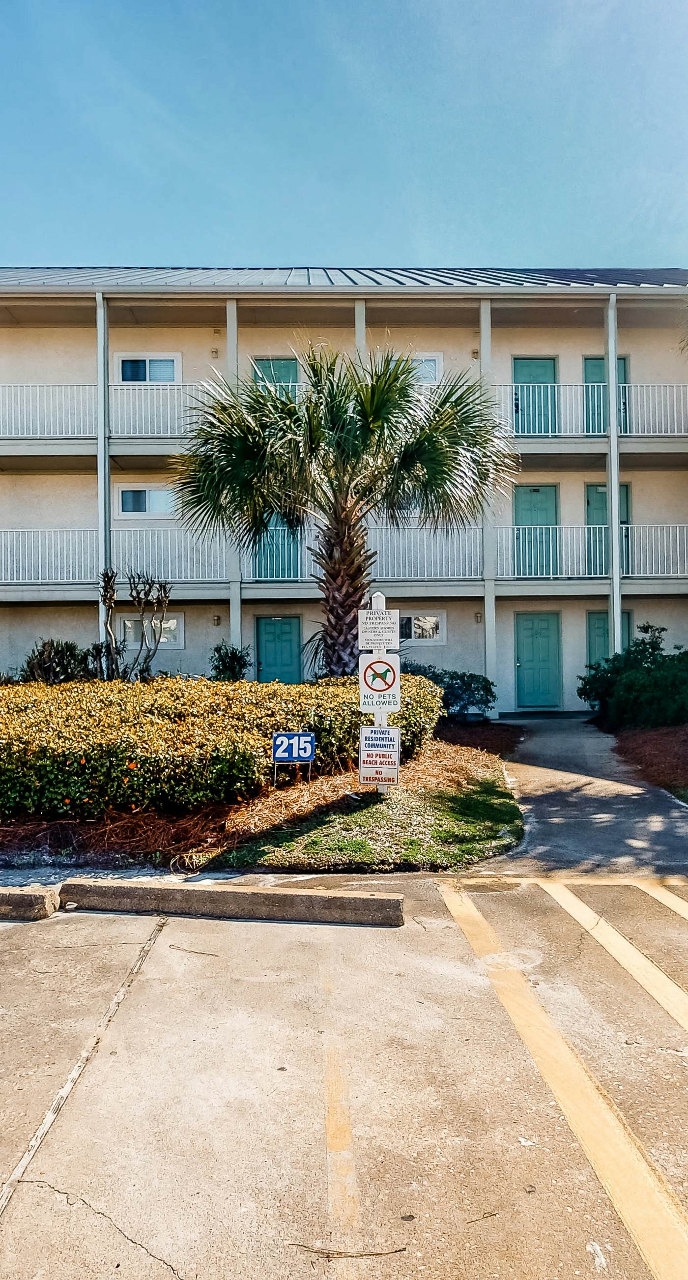 Charming gulf-front 2nd floor condo in South Walton Outdoor showers on-site