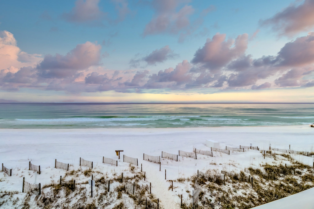 Charming gulf-front 2nd floor condo in South Walton Outdoor showers on-site