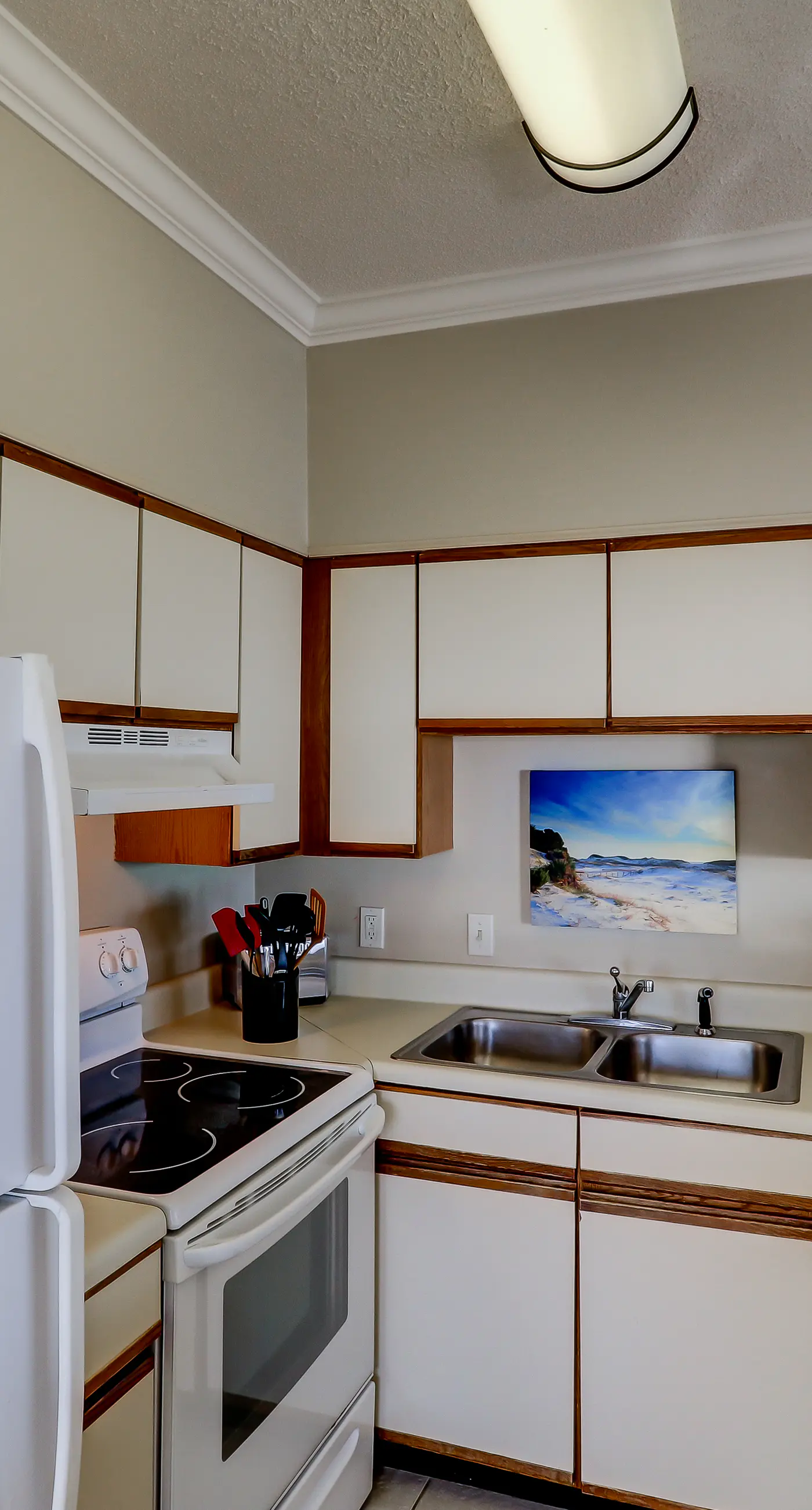 Beachfront Corner Condo w/ Free WiFi, Stunning Gulf View, & a Shared Pool