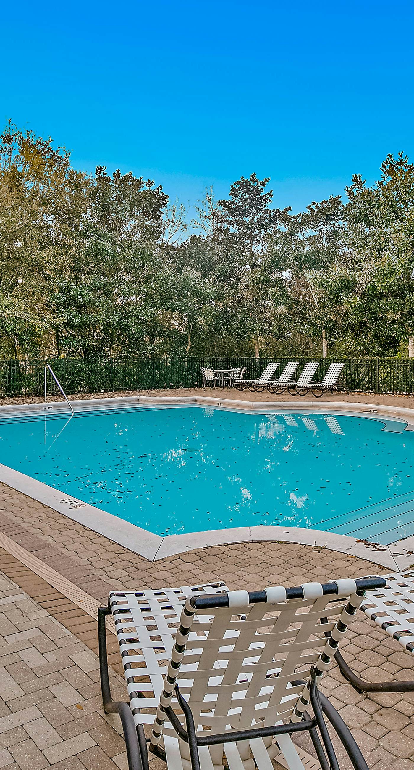 Stylish Getaway near Beach with Private Balcony, Full Kitchen, and Pool