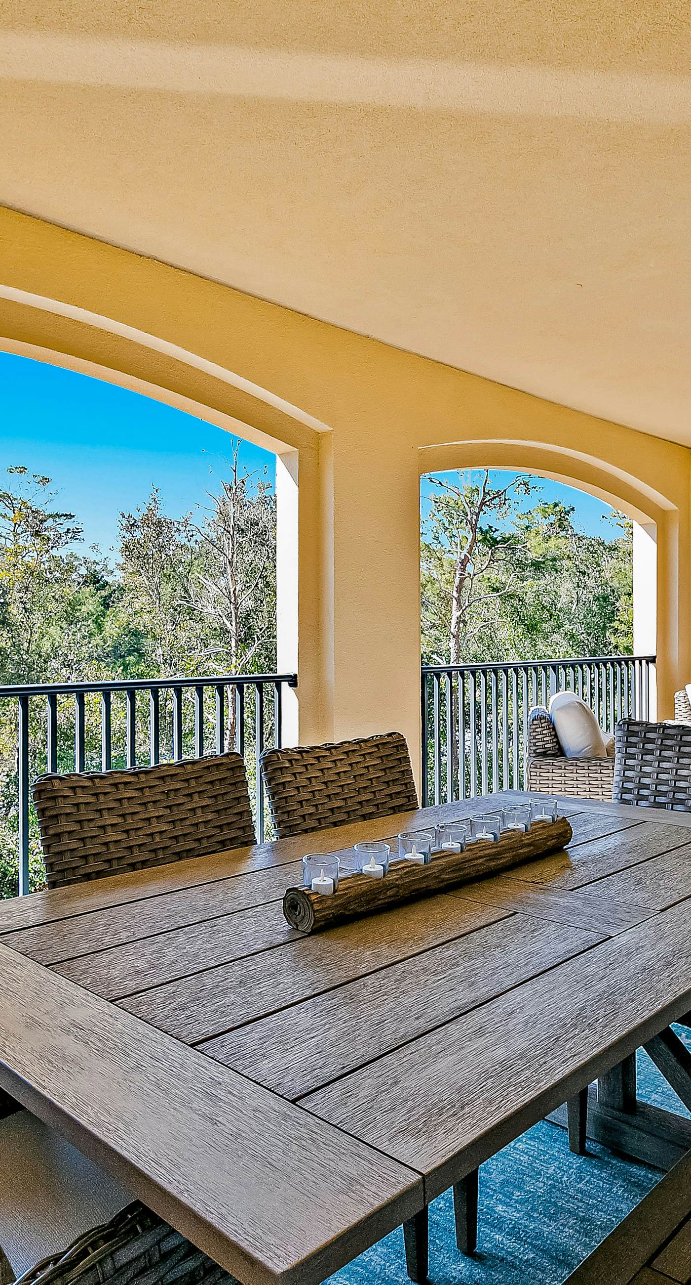 Stylish Getaway near Beach with Private Balcony, Full Kitchen, and Pool