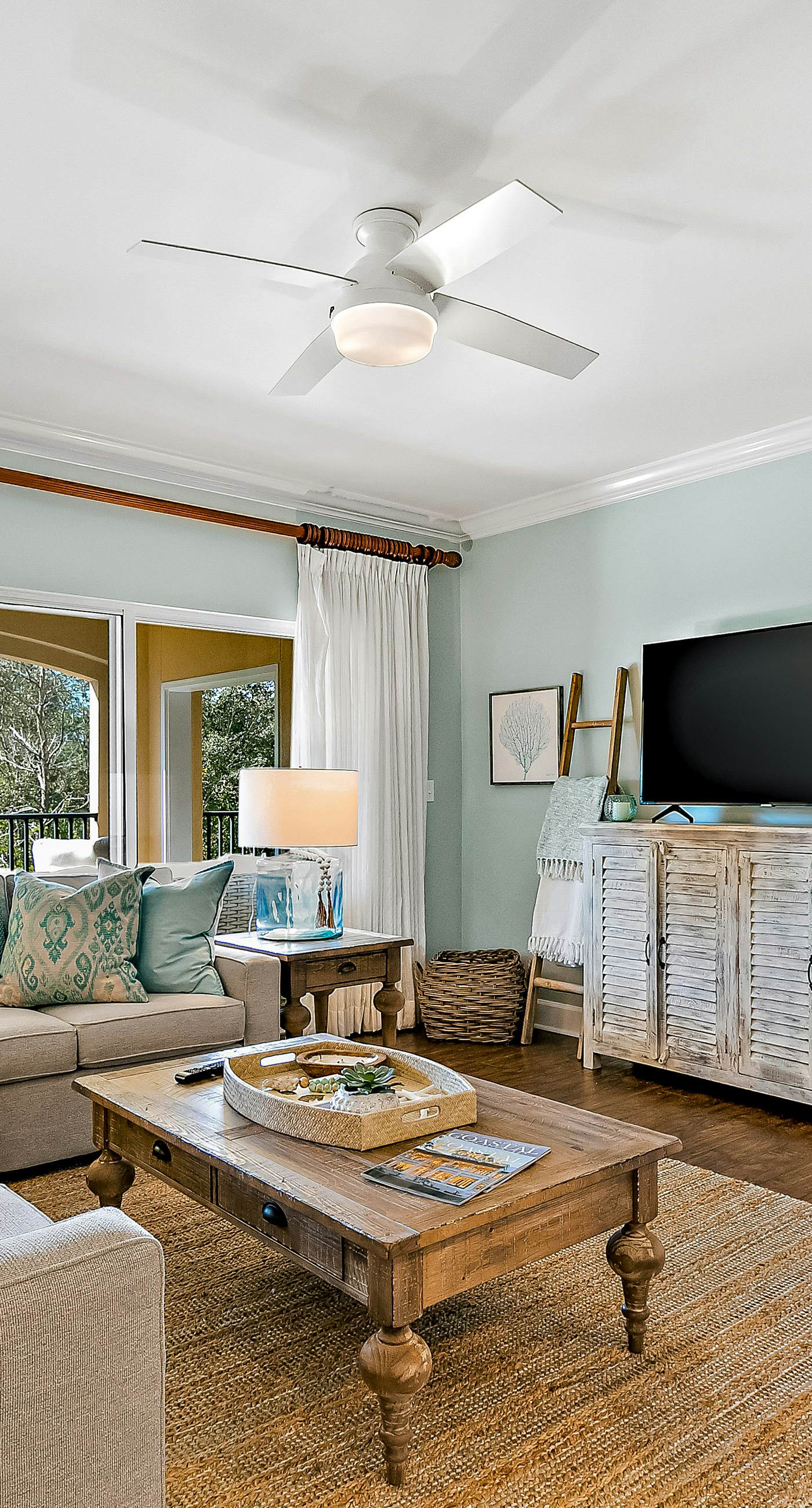 Stylish Getaway near Beach with Private Balcony, Full Kitchen, and Pool