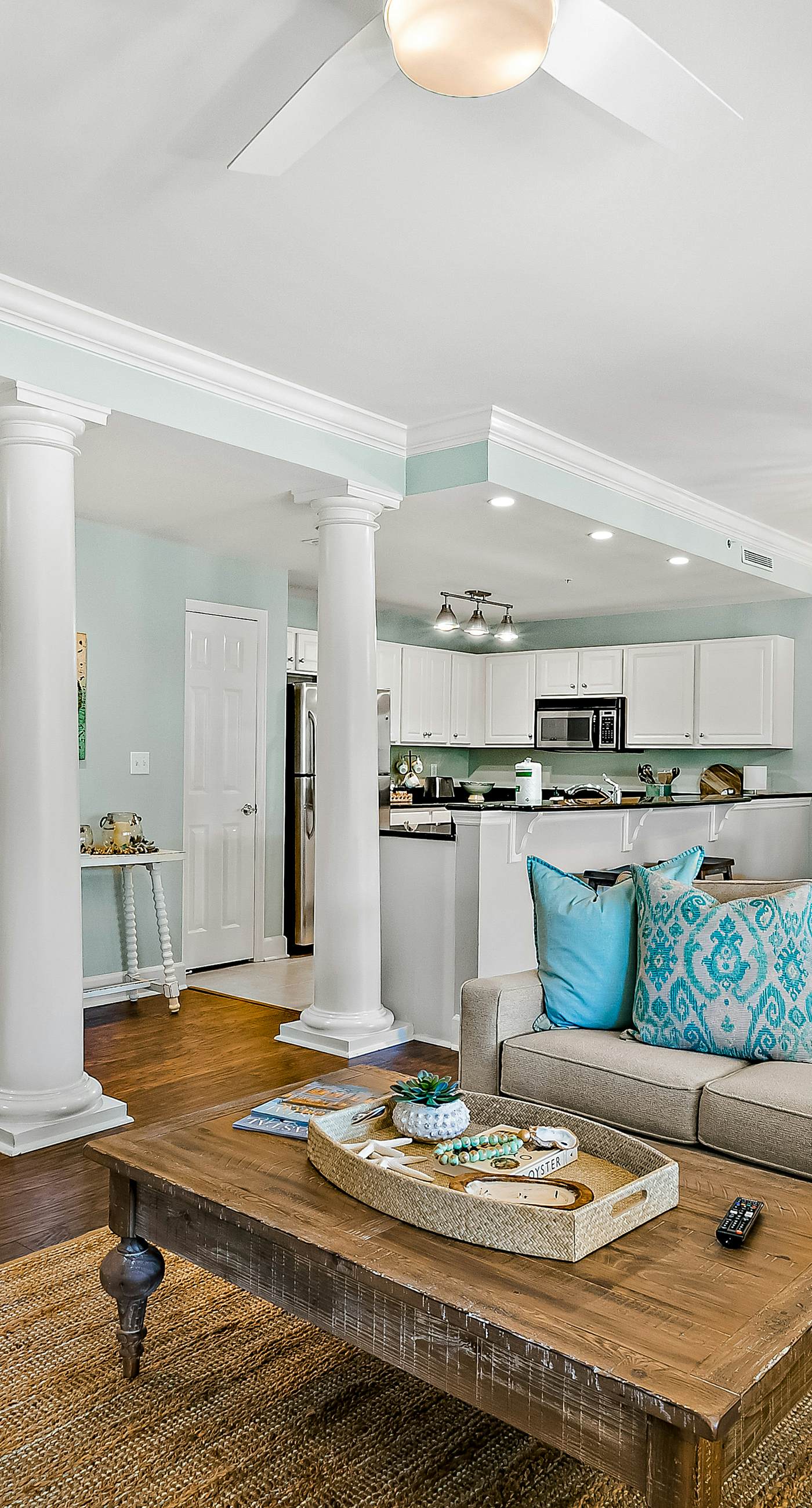 Stylish Getaway near Beach with Private Balcony, Full Kitchen, and Pool