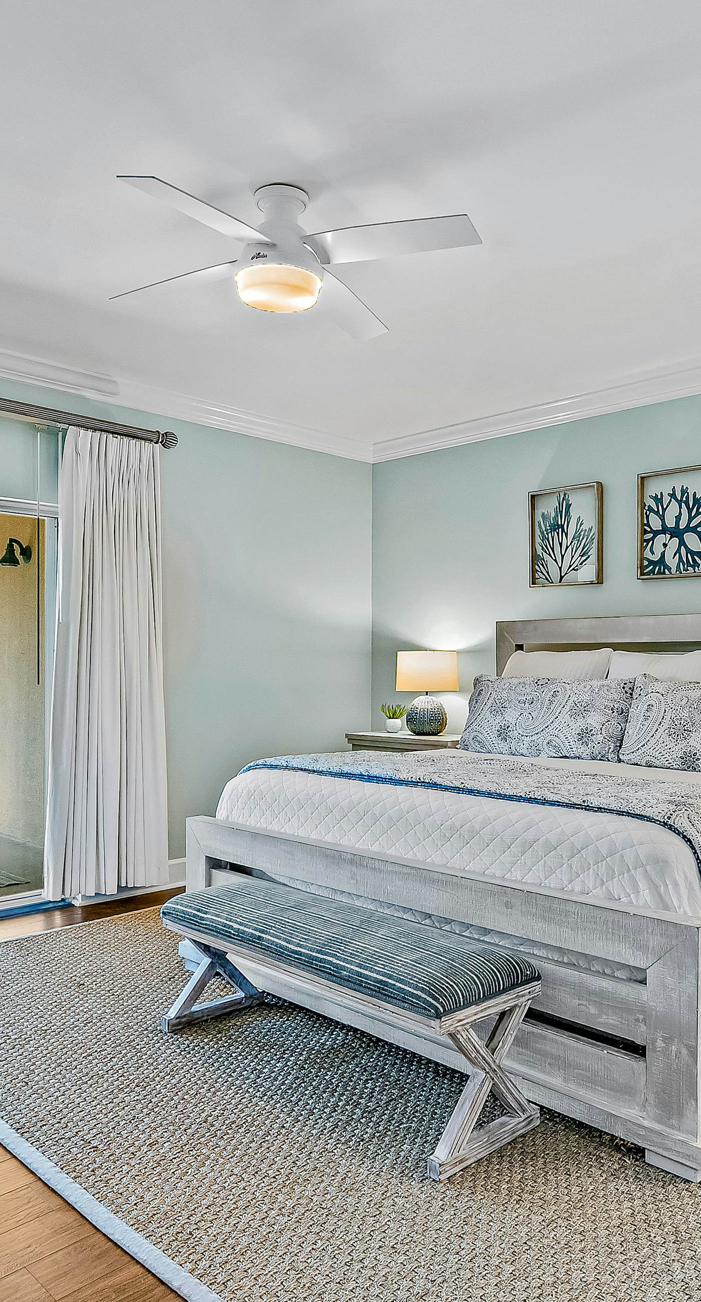 Stylish Getaway near Beach with Private Balcony, Full Kitchen, and Pool