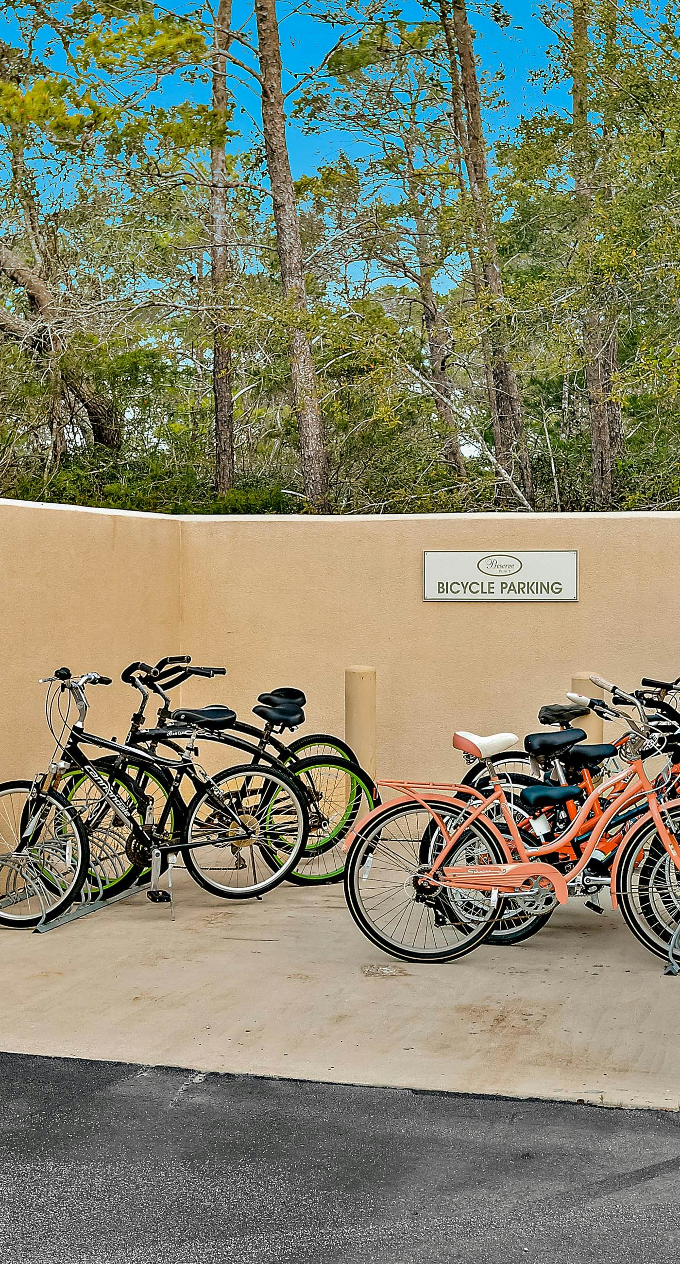 Stylish Getaway near Beach with Private Balcony, Full Kitchen, and Pool