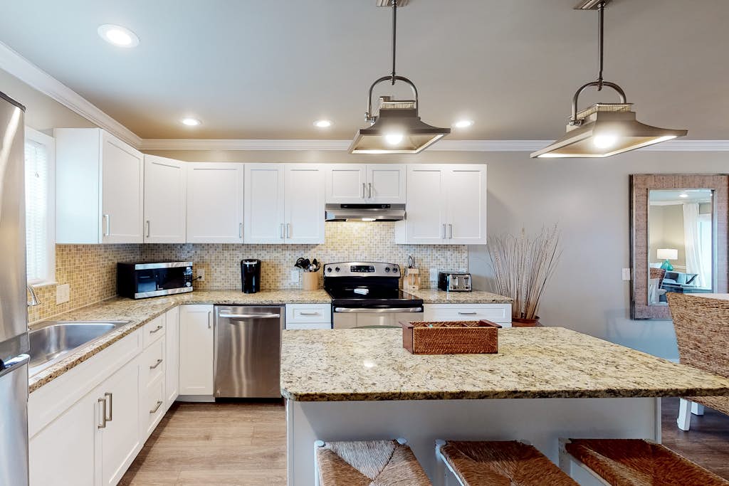 The Salty Seahorse at Sea Bluff | Pool, Private Beach Access | Walk to Dining