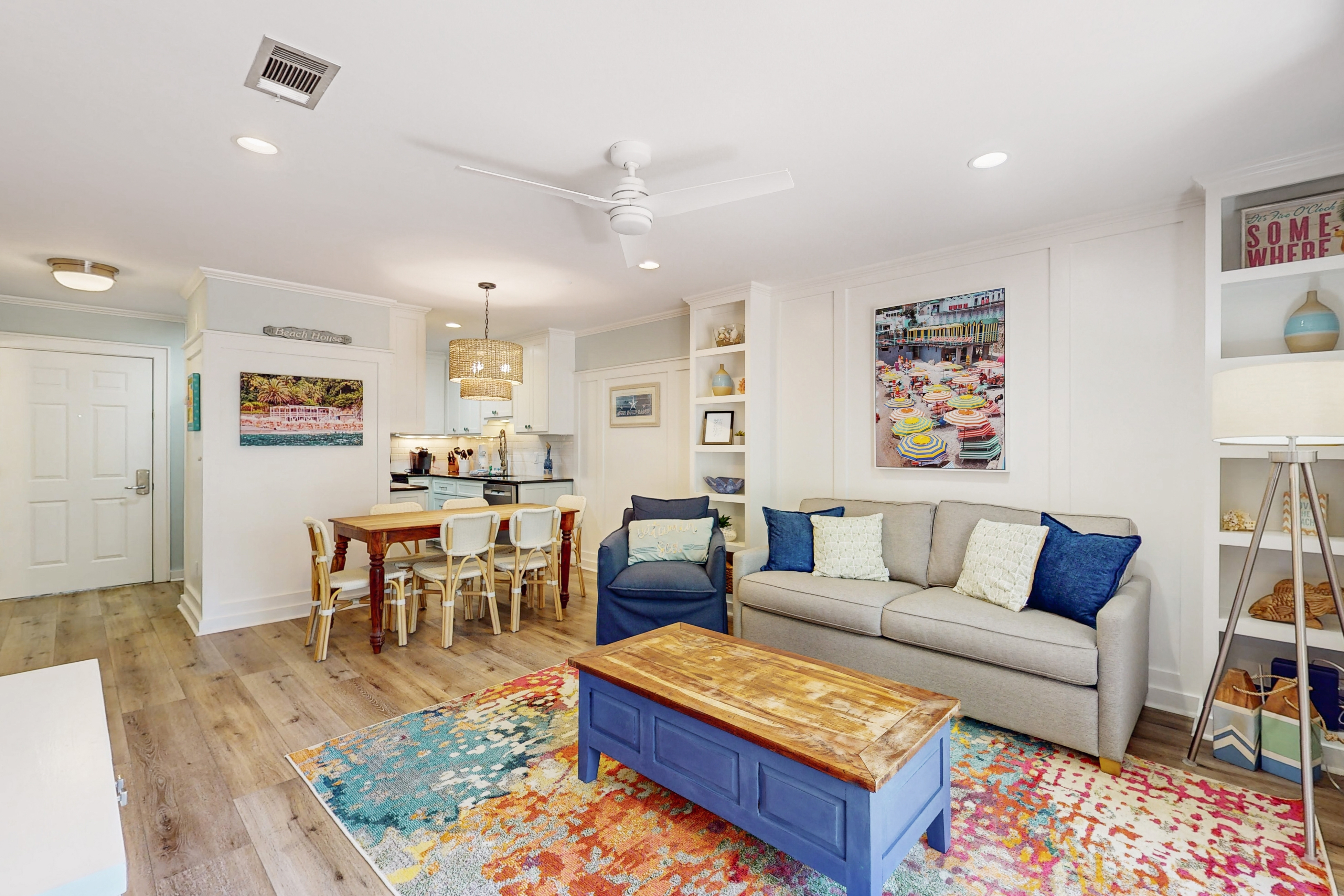 Bright Townhouse with High-Speed WiFi, Private Washer/Dryer, and Pool